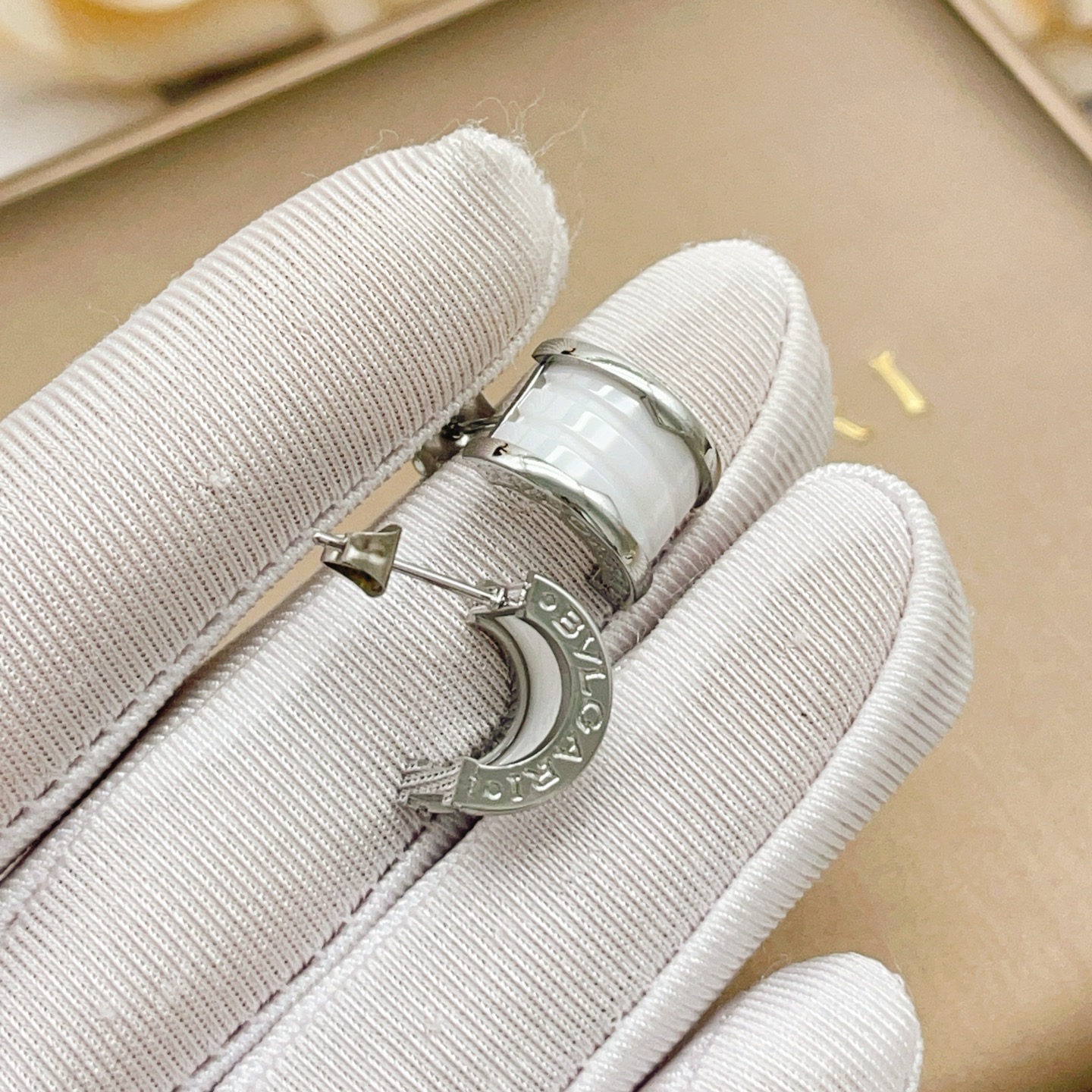 Bvlgari BVLGARI最新款，非常的上镜‼ 设计很特别值得入手 高级手工坊系列