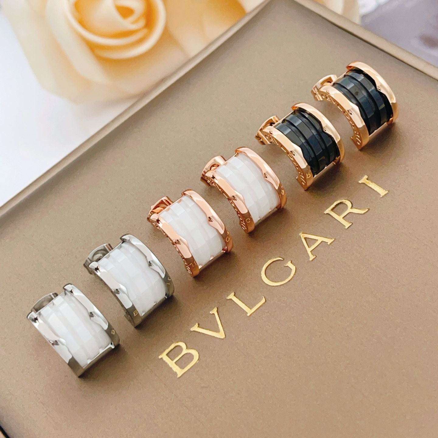 Bvlgari BVLGARI最新款，非常的上镜‼ 设计很特别值得入手 高级手工坊系列