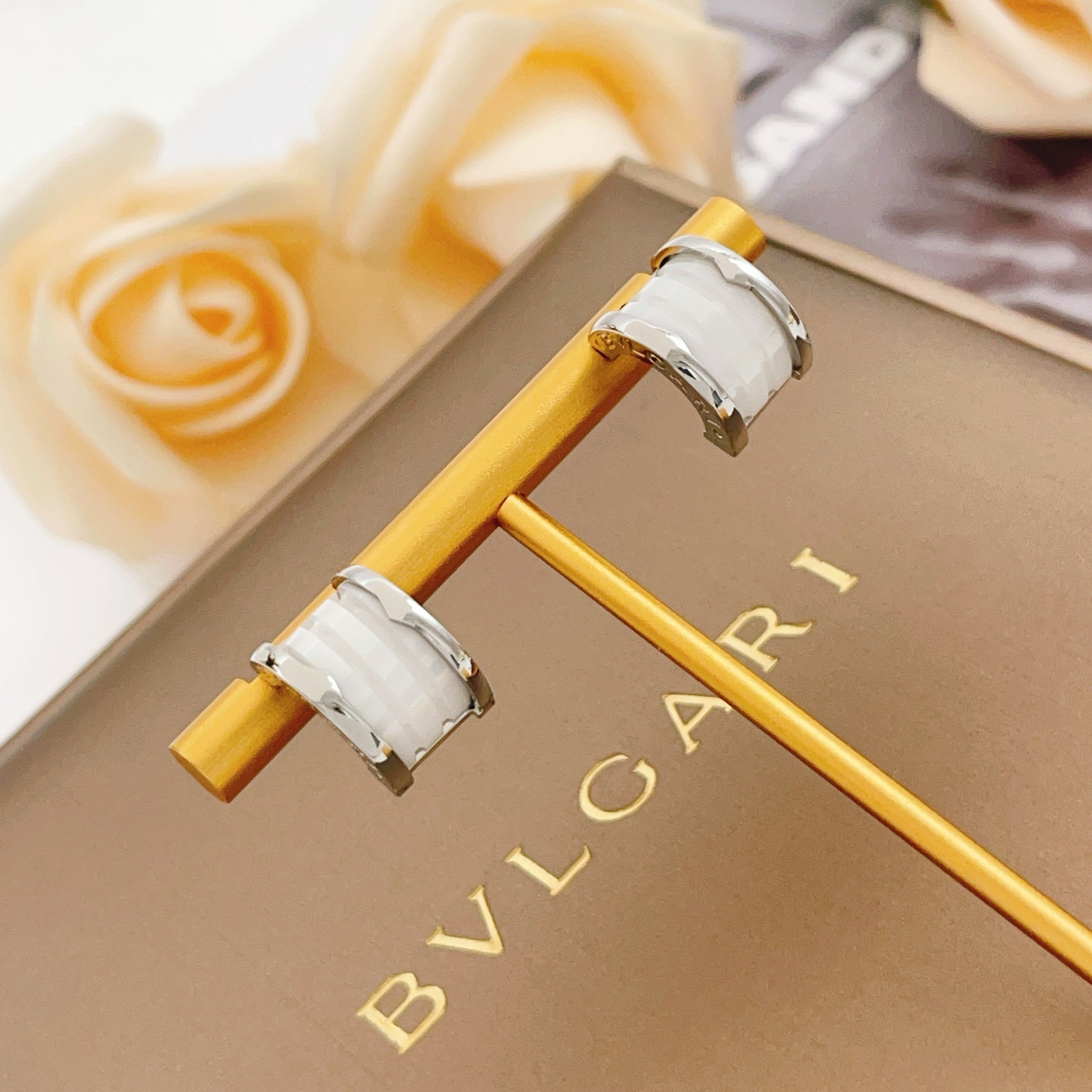 Bvlgari BVLGARI最新款，非常的上镜‼ 设计很特别值得入手 高级手工坊系列