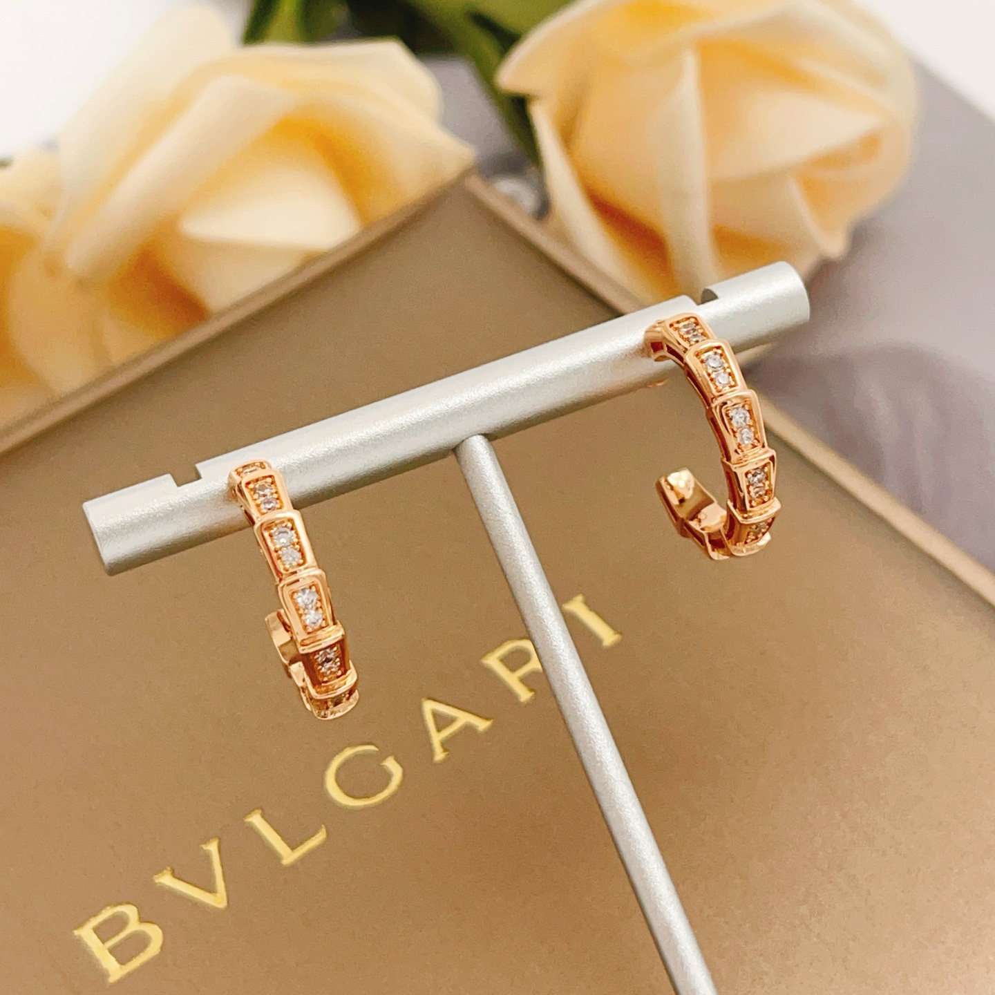 Bvlgari BVLGARI宝格丽最新款，非常的上镜‼ 设计很特别值得入手 高级手工坊系列