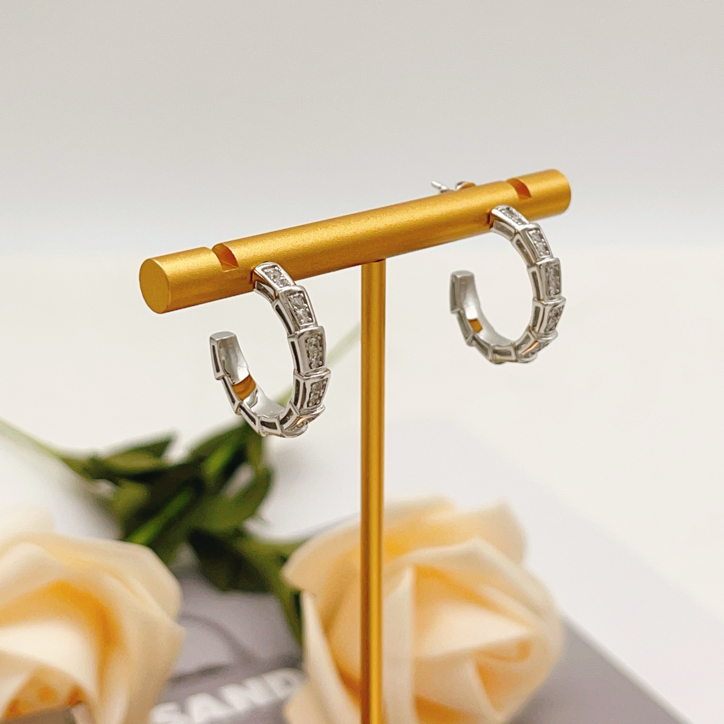 Bvlgari BVLGARI宝格丽最新款，非常的上镜‼ 设计很特别值得入手 高级手工坊系列