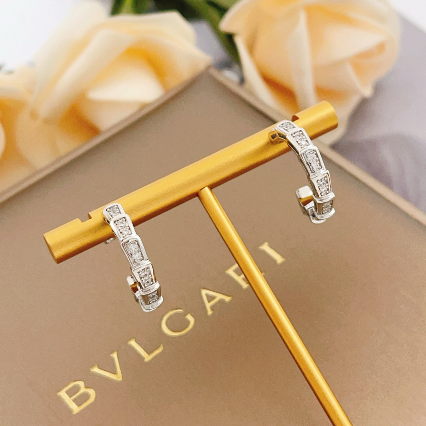 Bvlgari BVLGARI宝格丽最新款，非常的上镜‼ 设计很特别值得入手 高级手工坊系列