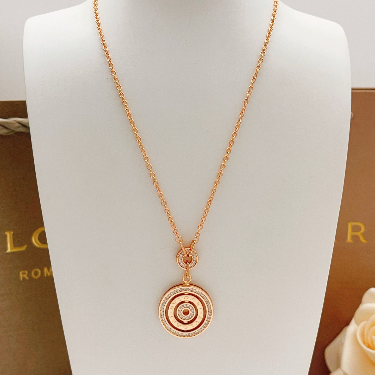 Bvlgari BVLGARI宝格丽最新款，非常的上镜‼ 设计很特别值得入手 高级手工坊系列