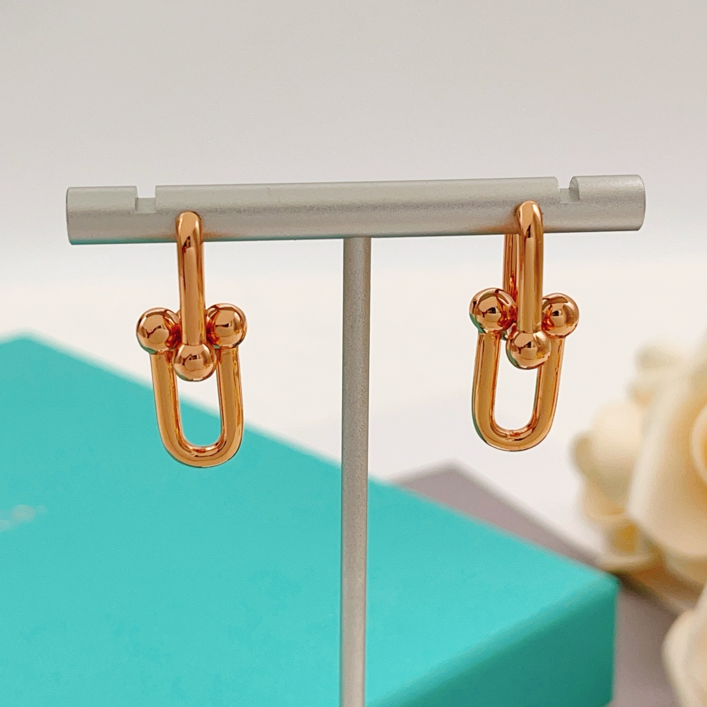 Tiffany & Co. Tiffany*帝芙尼最新款，非常的上镜‼ 设计很特别值得入手 高级手工坊系列