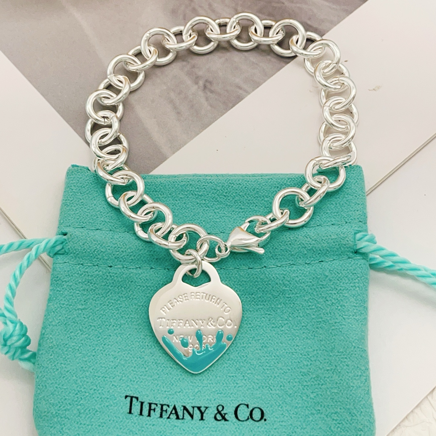 Tiffany & Co. Tiffany*帝芙尼最新款，非常的上镜‼ 设计很特别值得入手 高级手工坊系列