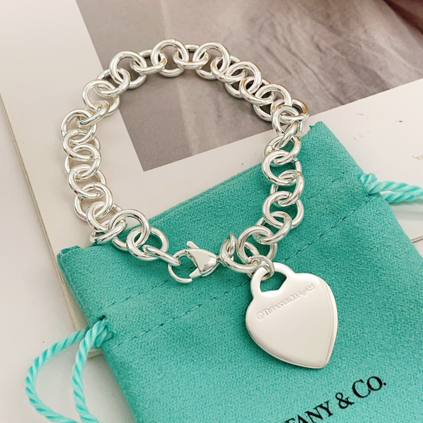 Tiffany & Co. Tiffany*帝芙尼最新款，非常的上镜‼ 设计很特别值得入手 高级手工坊系列