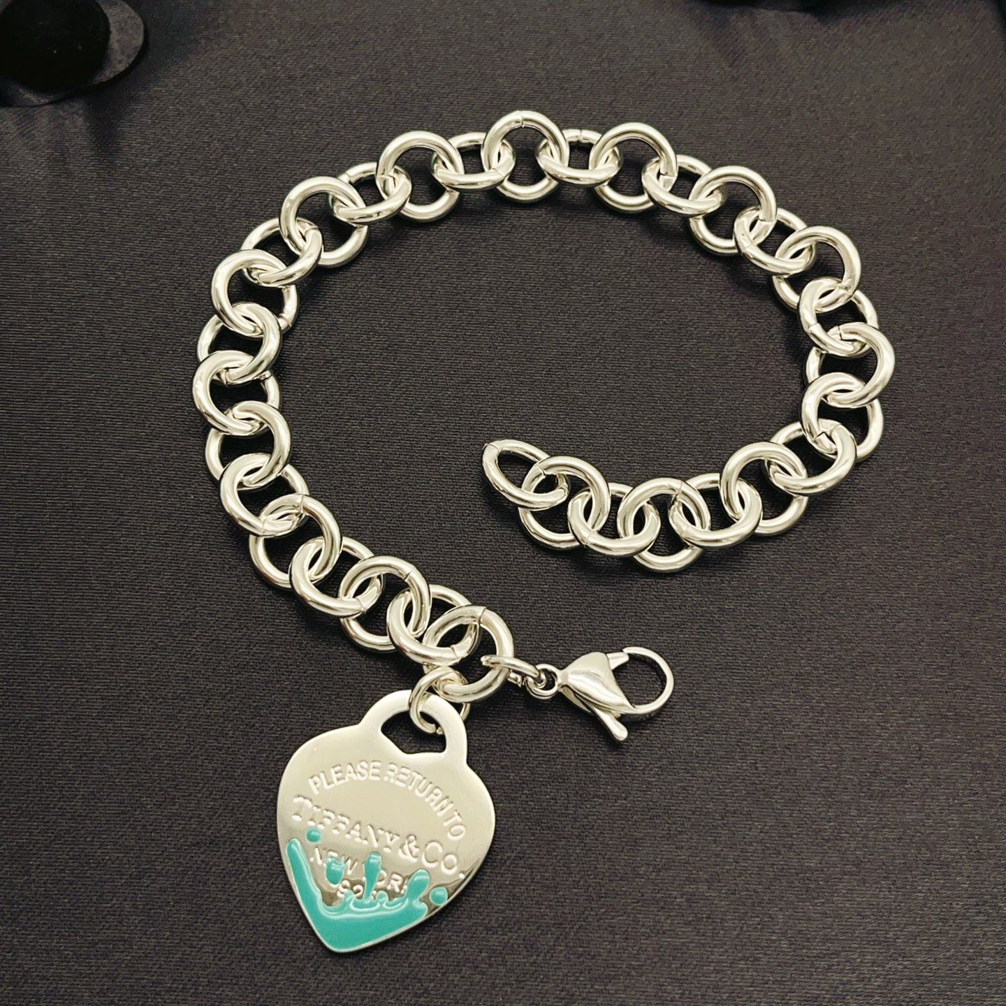 Tiffany & Co. Tiffany*帝芙尼最新款，非常的上镜‼ 设计很特别值得入手 高级手工坊系列