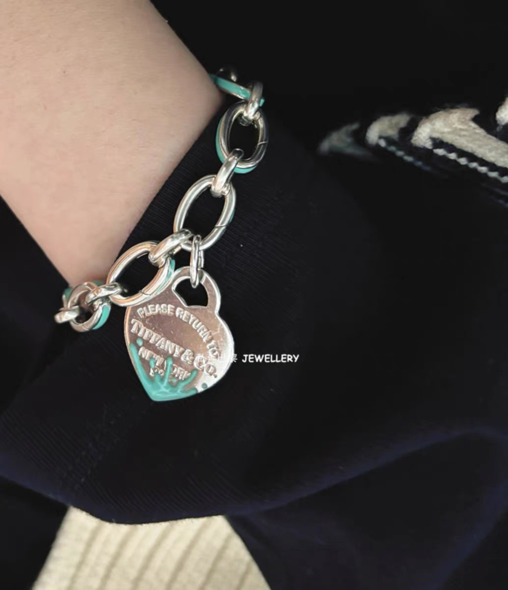 Tiffany & Co. Tiffany*帝芙尼最新款，非常的上镜‼ 设计很特别值得入手 高级手工坊系列
