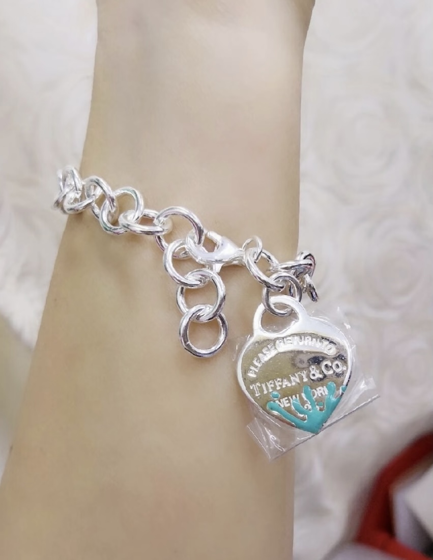 Tiffany & Co. Tiffany*帝芙尼最新款，非常的上镜‼ 设计很特别值得入手 高级手工坊系列
