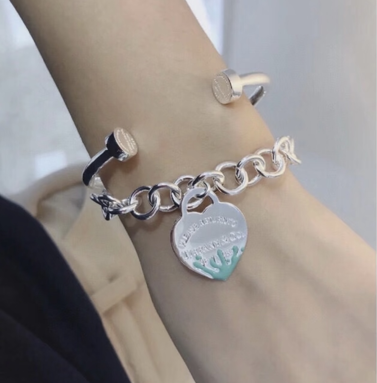 Tiffany & Co. Tiffany*帝芙尼最新款，非常的上镜‼ 设计很特别值得入手 高级手工坊系列