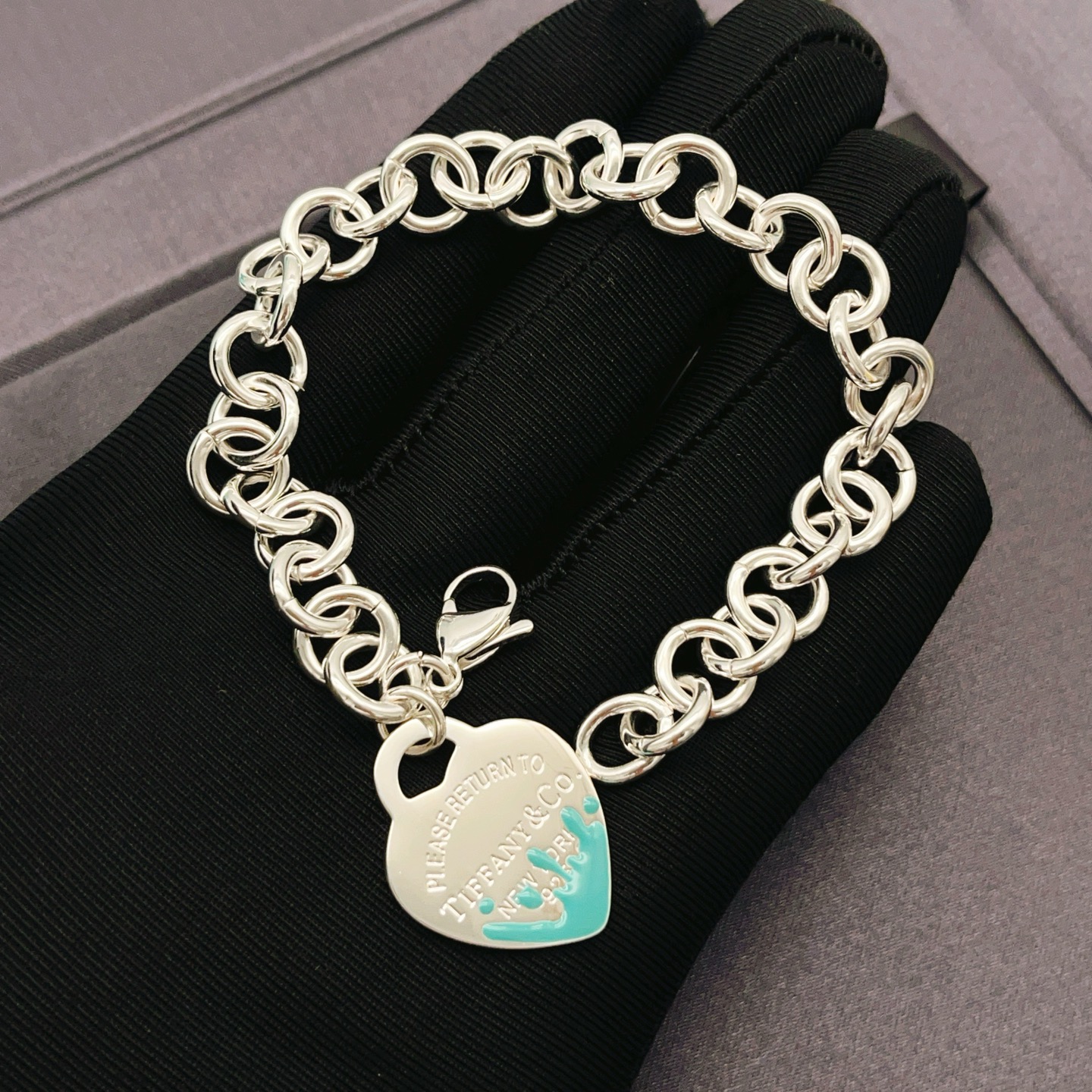 Tiffany & Co. Tiffany*帝芙尼最新款，非常的上镜‼ 设计很特别值得入手 高级手工坊系列
