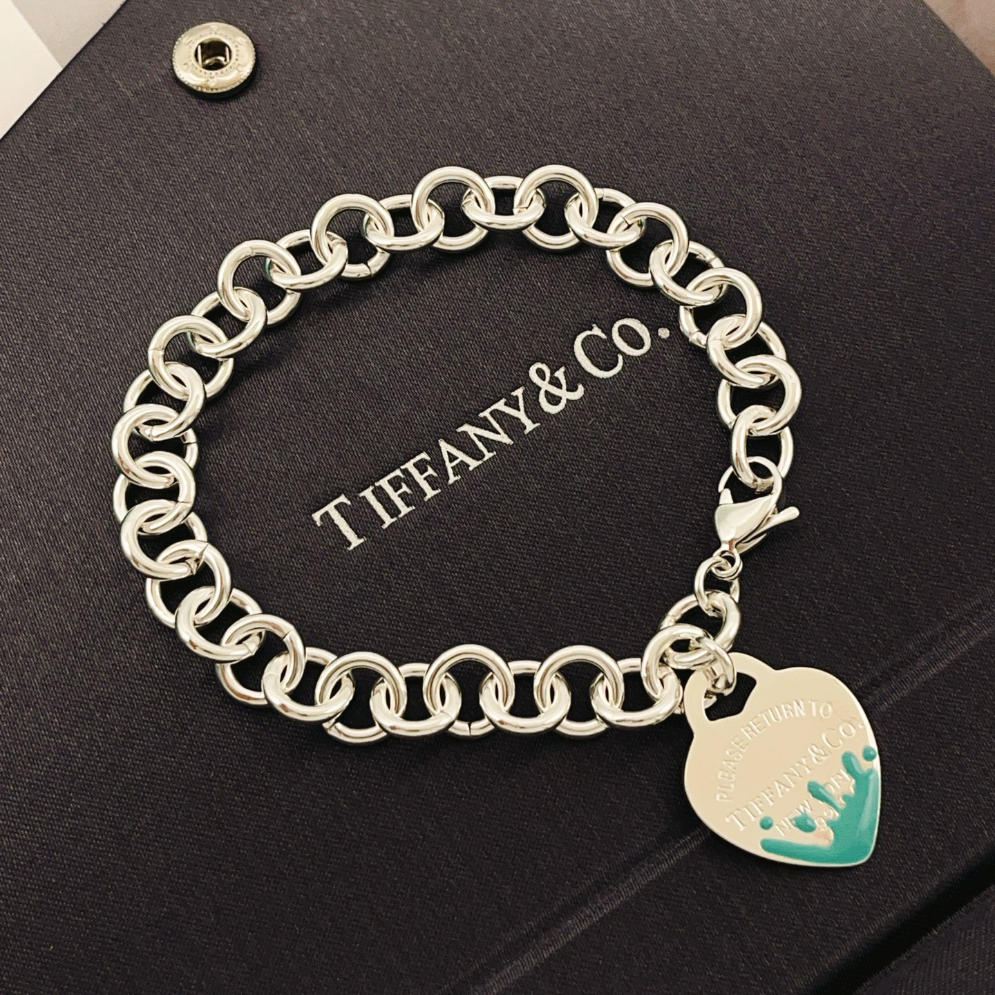Tiffany & Co. Tiffany*帝芙尼最新款，非常的上镜‼ 设计很特别值得入手 高级手工坊系列