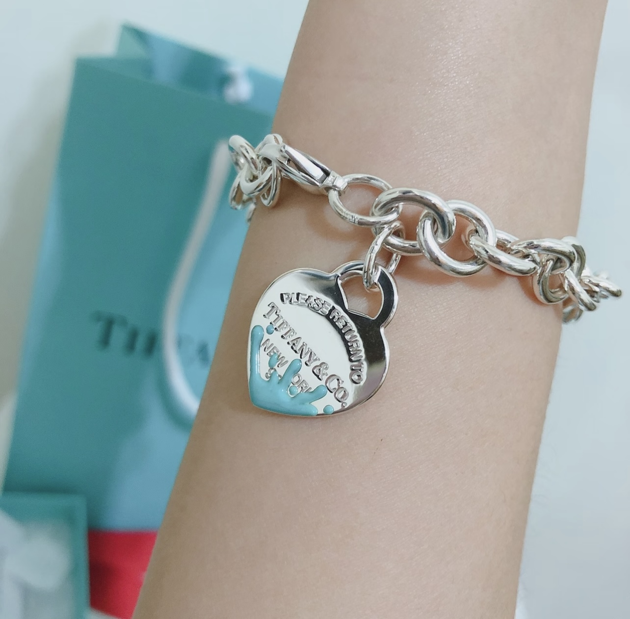 Tiffany & Co. Tiffany*帝芙尼最新款，非常的上镜‼ 设计很特别值得入手 高级手工坊系列
