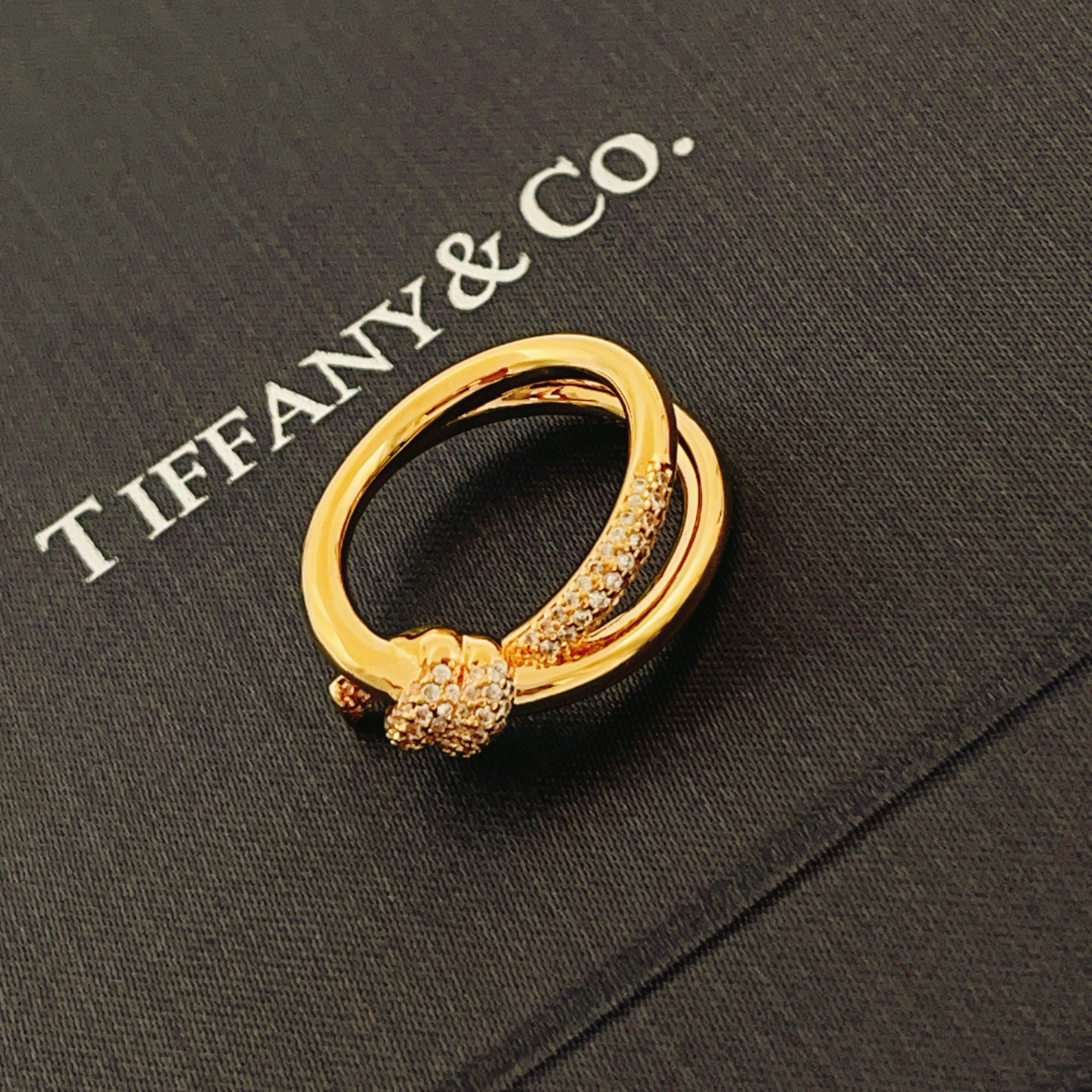 Tiffany & Co. Tiffany*帝芙尼最新款，非常的上镜‼ 设计很特别值得入手 高级手工坊系列