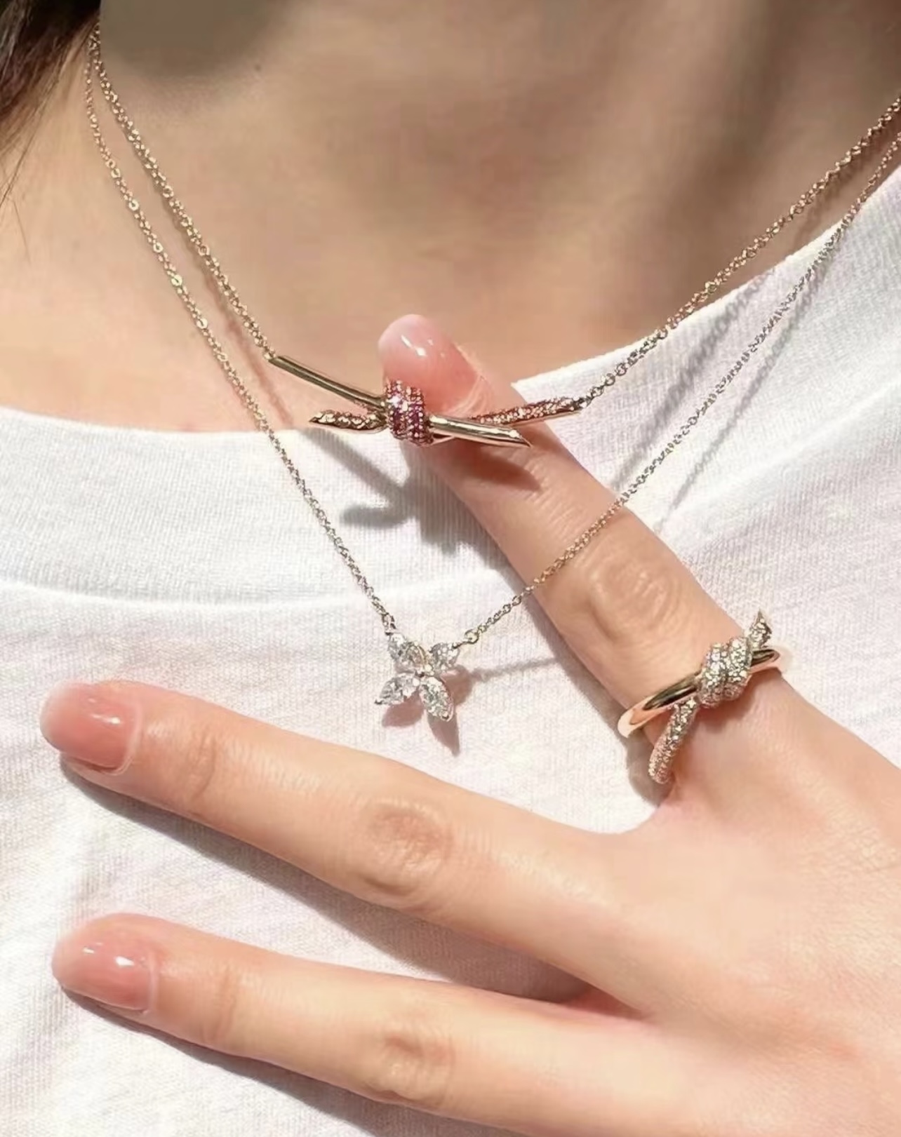 Tiffany & Co. Tiffany*帝芙尼最新款，非常的上镜‼ 设计很特别值得入手 高级手工坊系列