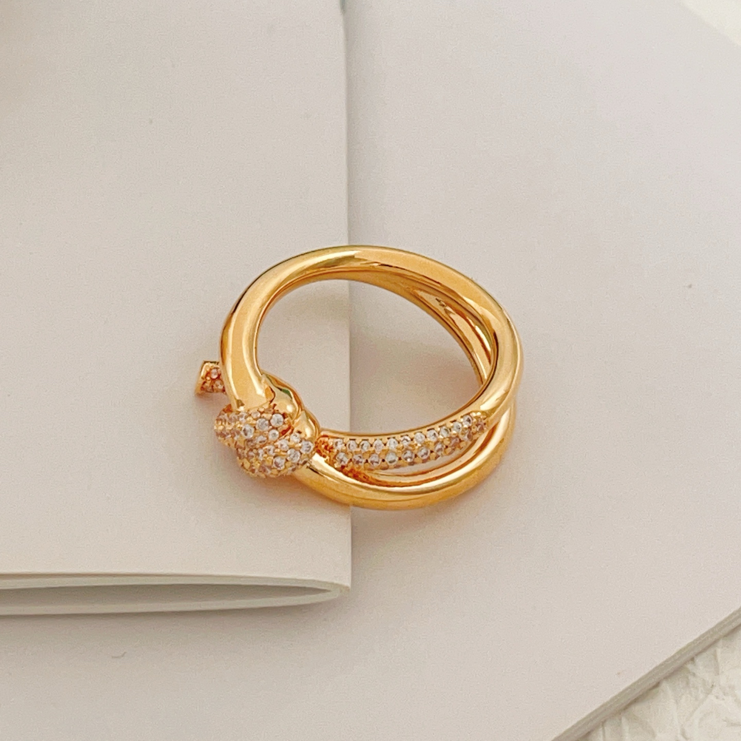 Tiffany & Co. Tiffany*帝芙尼最新款，非常的上镜‼ 设计很特别值得入手 高级手工坊系列