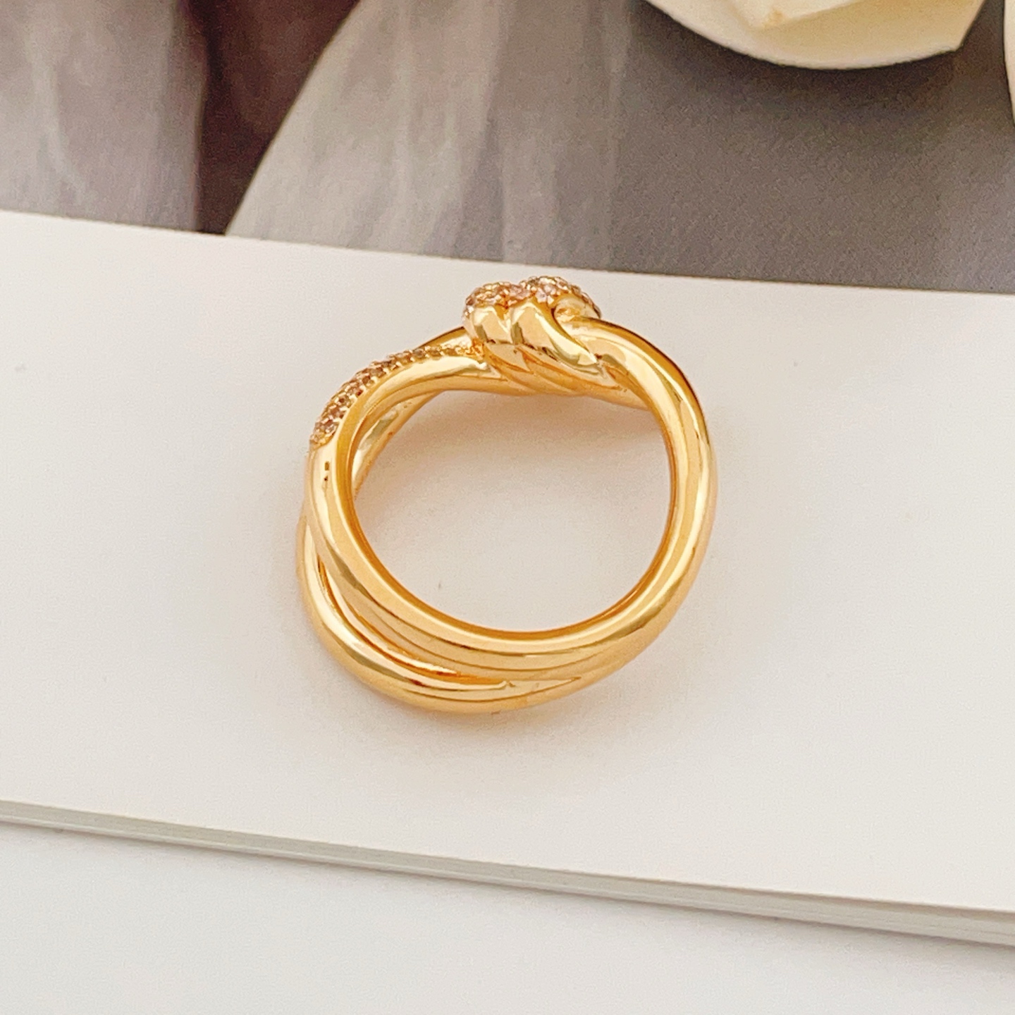 Tiffany & Co. Tiffany*帝芙尼最新款，非常的上镜‼ 设计很特别值得入手 高级手工坊系列
