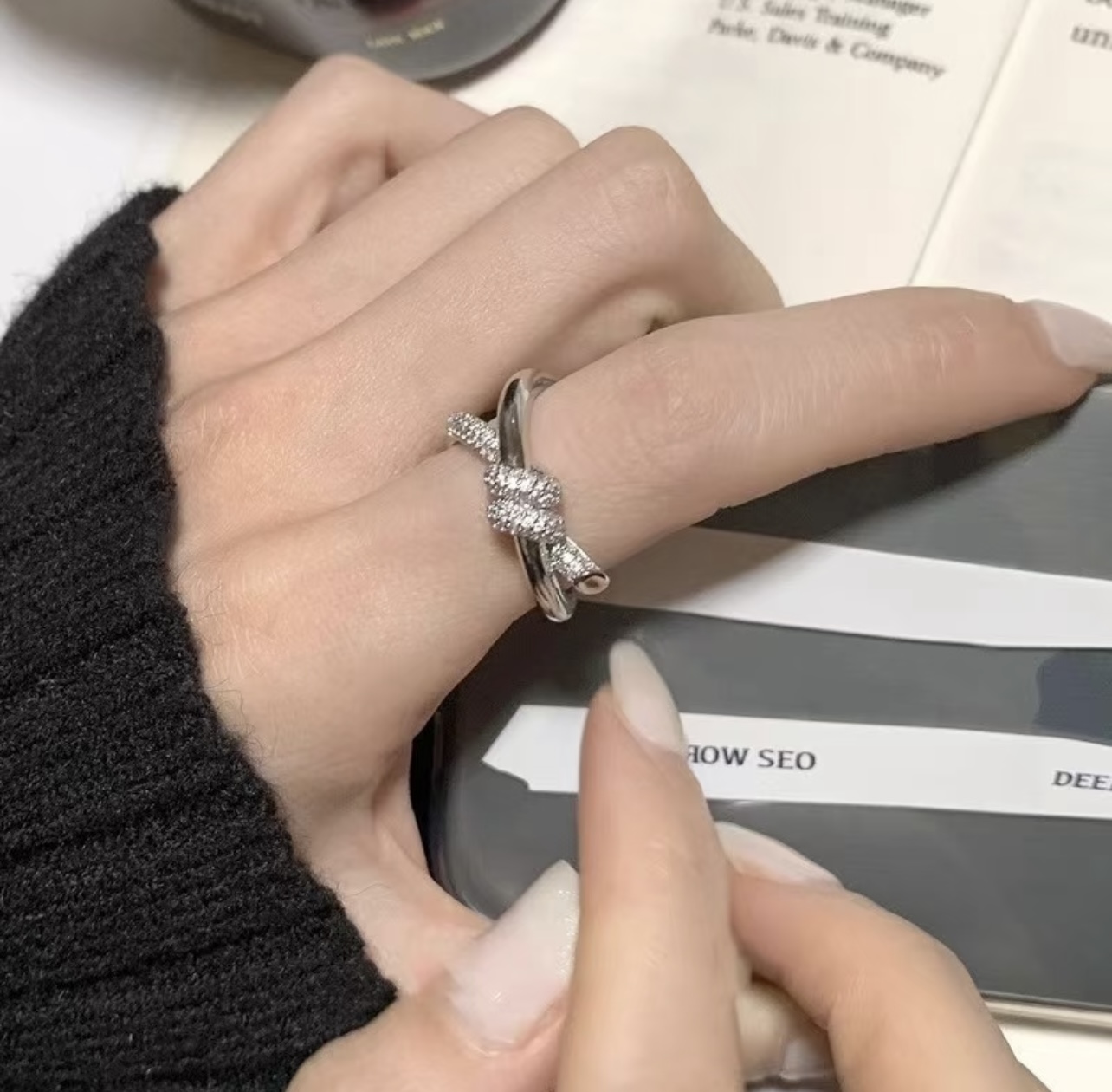 Tiffany & Co. Tiffany*帝芙尼最新款，非常的上镜‼ 设计很特别值得入手 高级手工坊系列