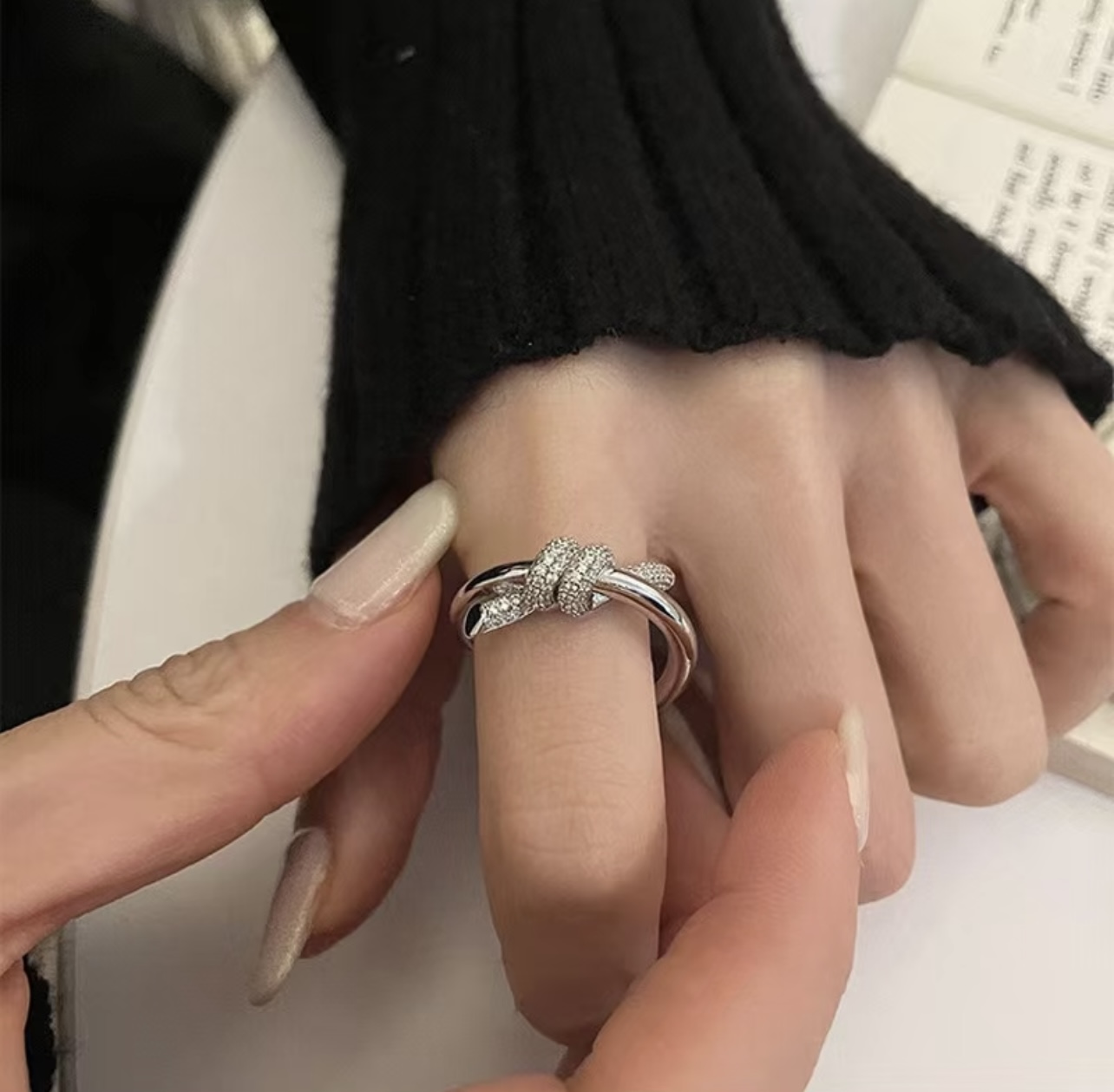 Tiffany & Co. Tiffany*帝芙尼最新款，非常的上镜‼ 设计很特别值得入手 高级手工坊系列