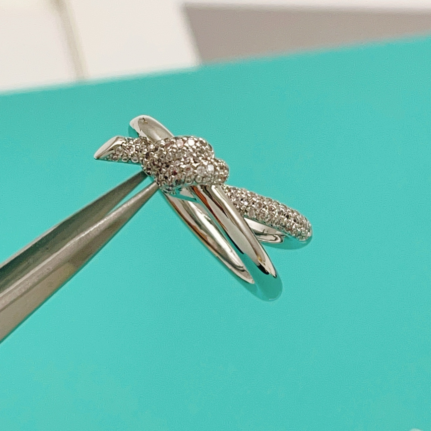 Tiffany & Co. Tiffany*帝芙尼最新款，非常的上镜‼ 设计很特别值得入手 高级手工坊系列