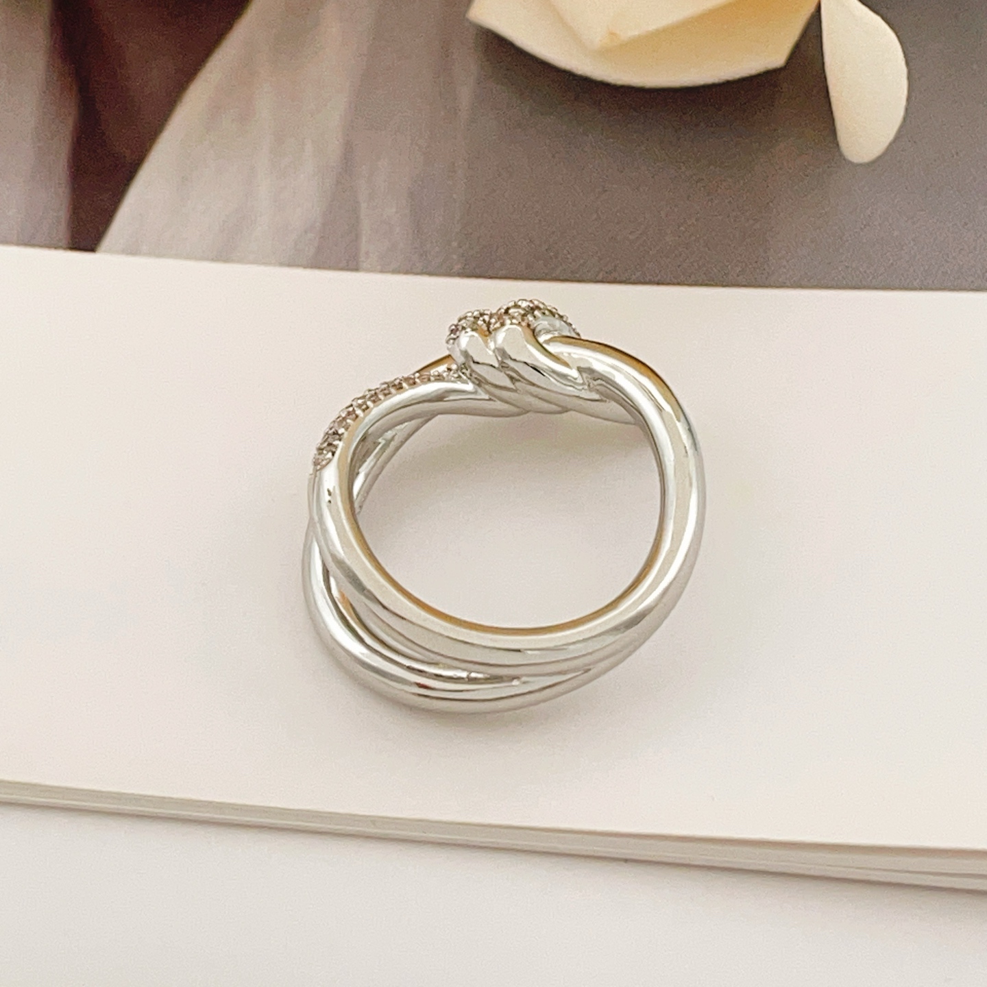 Tiffany & Co. Tiffany*帝芙尼最新款，非常的上镜‼ 设计很特别值得入手 高级手工坊系列