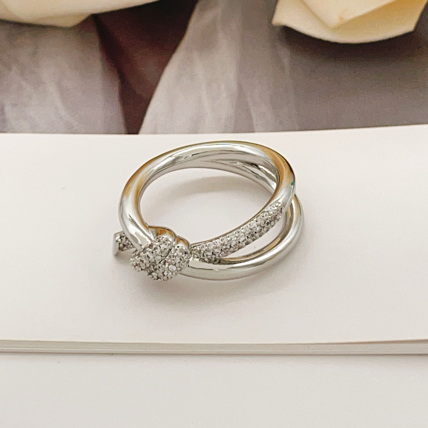 Tiffany & Co. Tiffany*帝芙尼最新款，非常的上镜‼ 设计很特别值得入手 高级手工坊系列