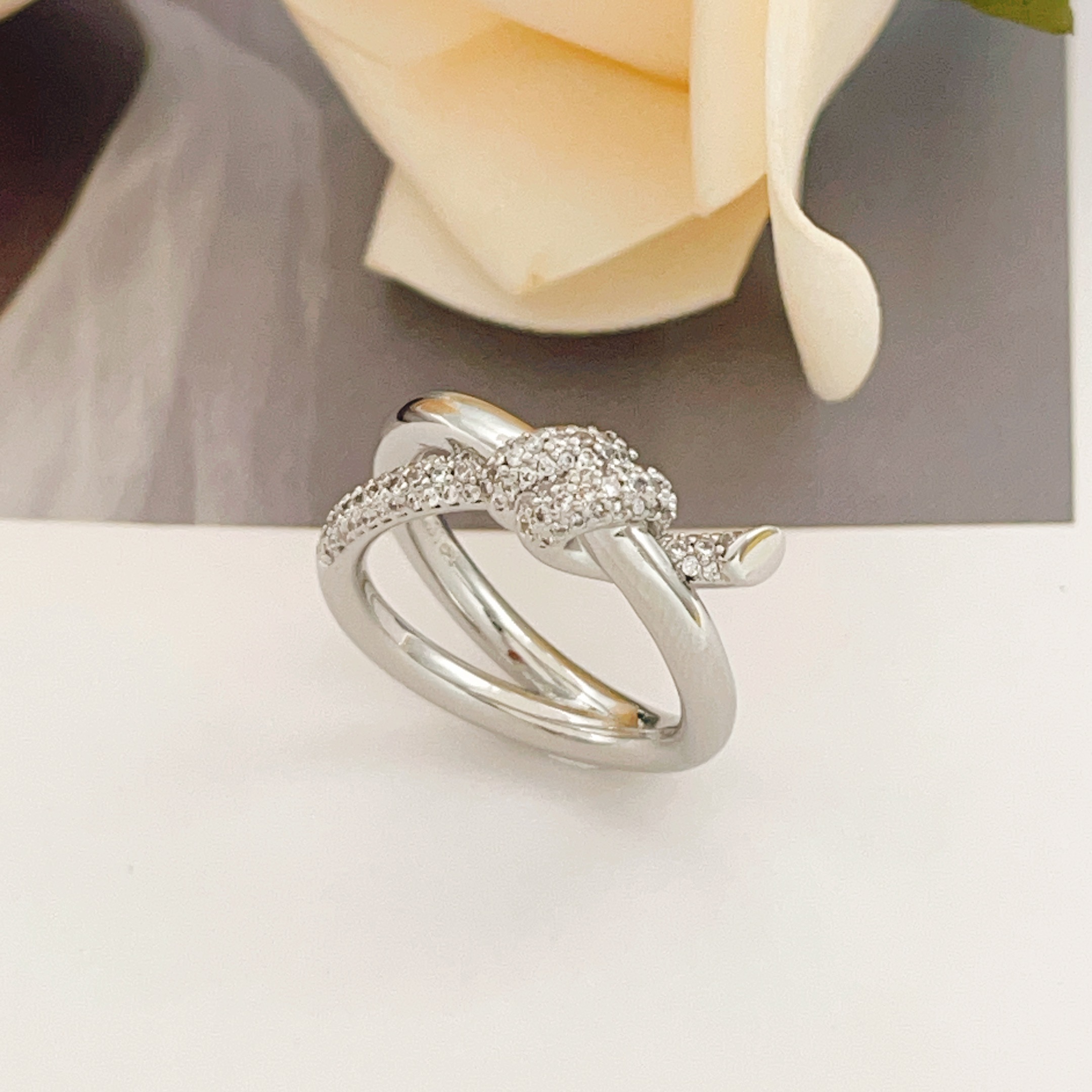 Tiffany & Co. Tiffany*帝芙尼最新款，非常的上镜‼ 设计很特别值得入手 高级手工坊系列