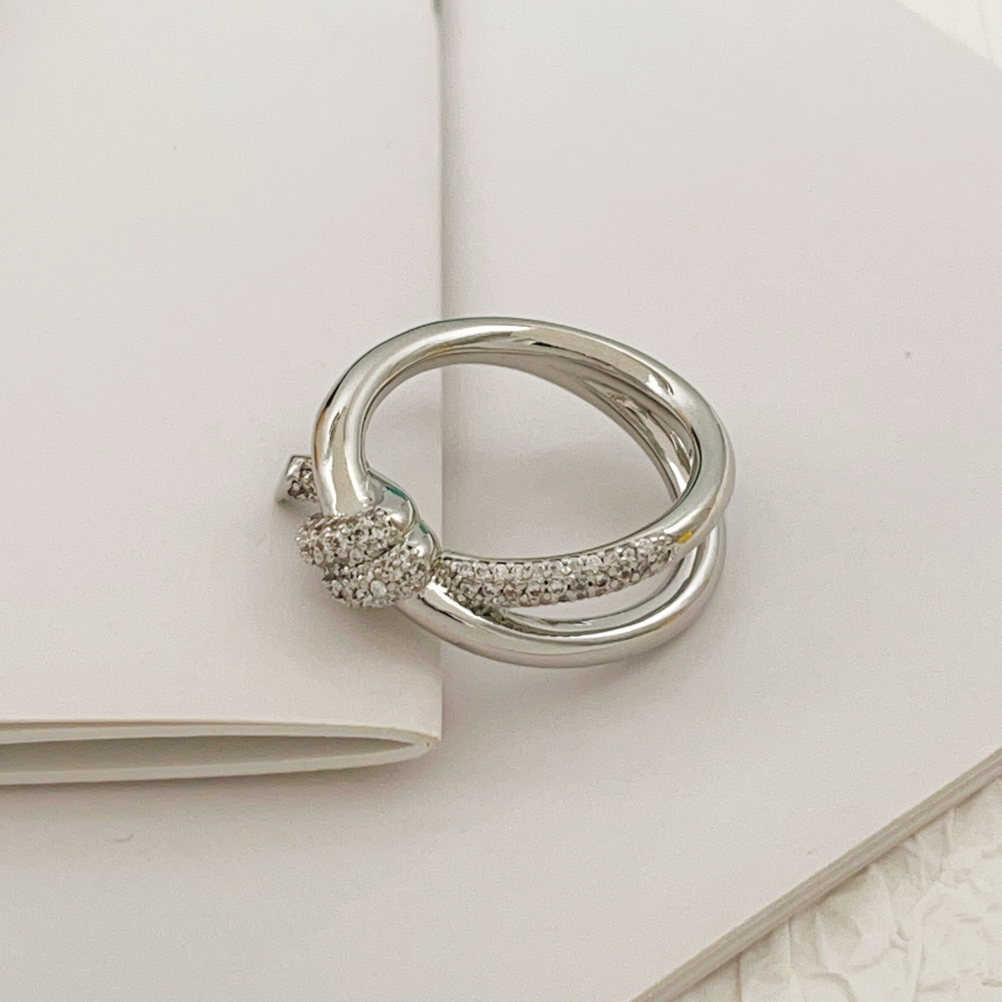 Tiffany & Co. Tiffany*帝芙尼最新款，非常的上镜‼ 设计很特别值得入手 高级手工坊系列