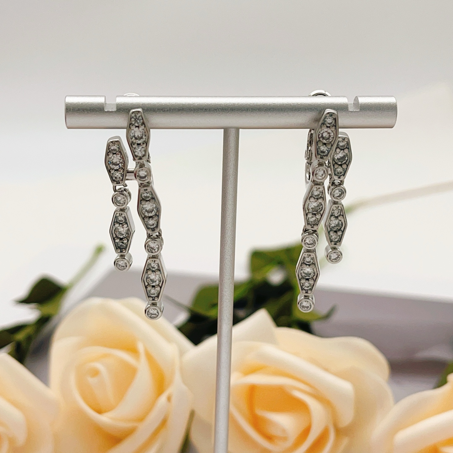 Cartier Cartie*最新款，非常的上镜‼ 设计很特别值得入手 高级手工坊系列