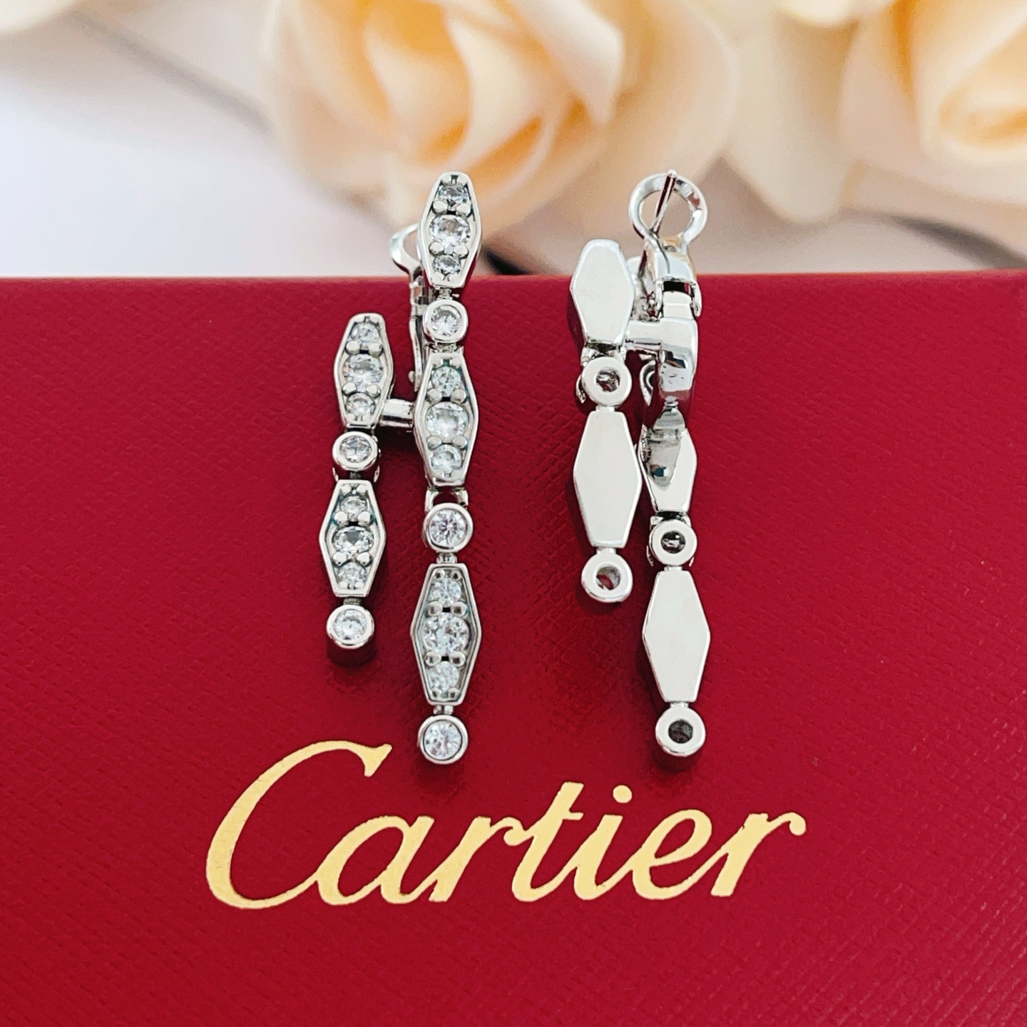 Cartier Cartie*最新款，非常的上镜‼ 设计很特别值得入手 高级手工坊系列