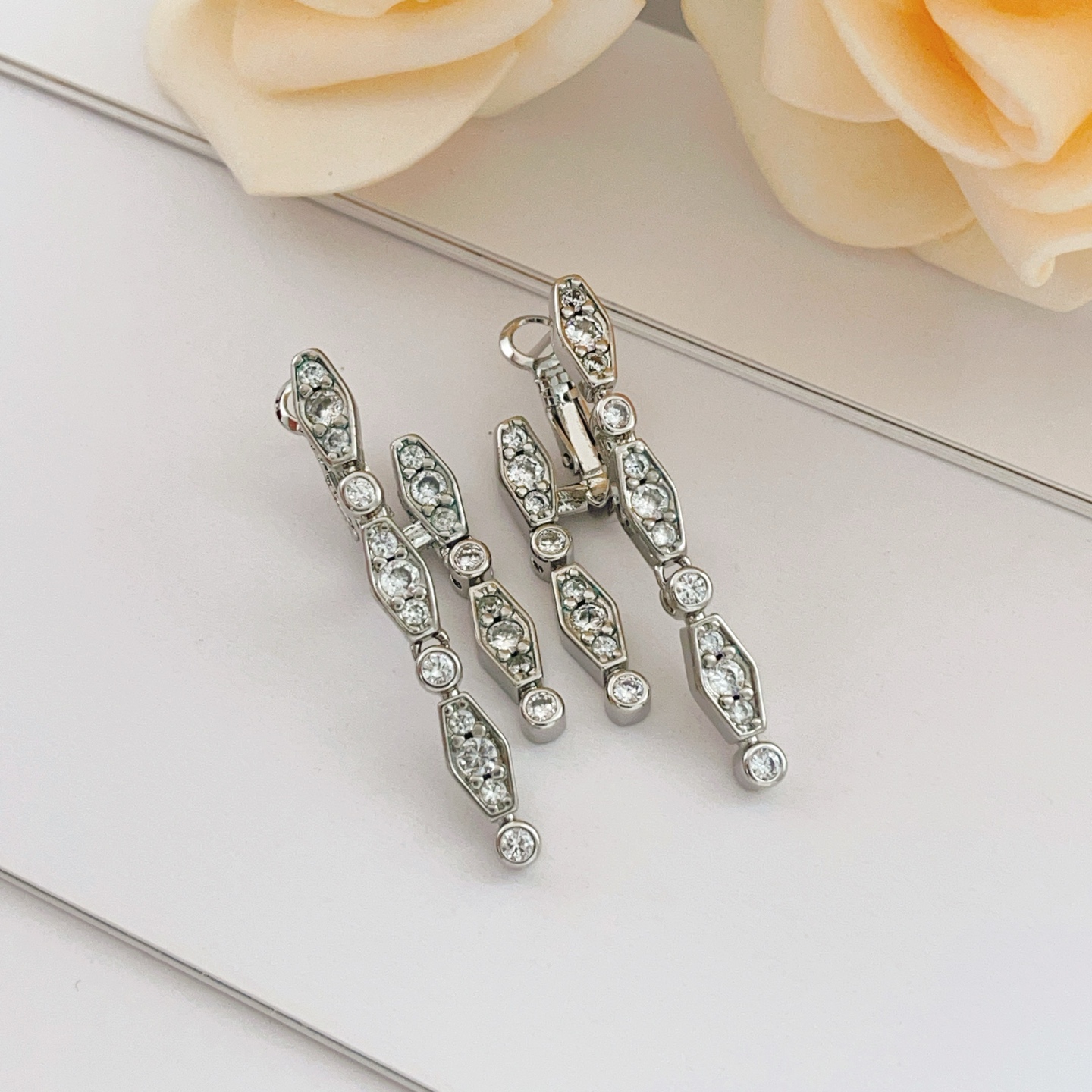 Cartier Cartie*最新款，非常的上镜‼ 设计很特别值得入手 高级手工坊系列