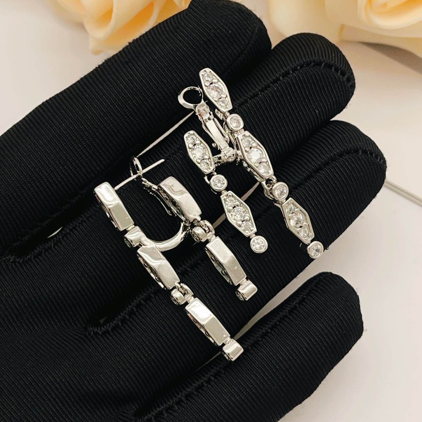 Cartier Cartie*最新款，非常的上镜‼ 设计很特别值得入手 高级手工坊系列
