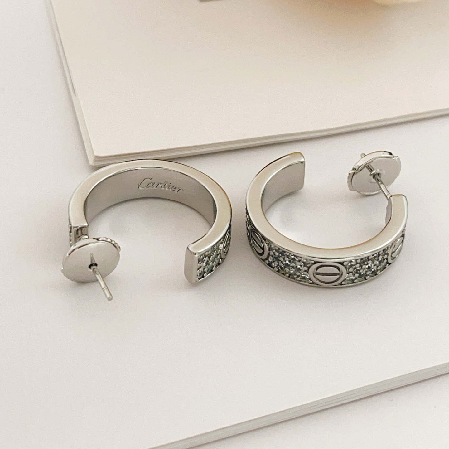 Cartier Cartie*最新款，非常的上镜‼ 设计很特别值得入手 高级手工坊系列