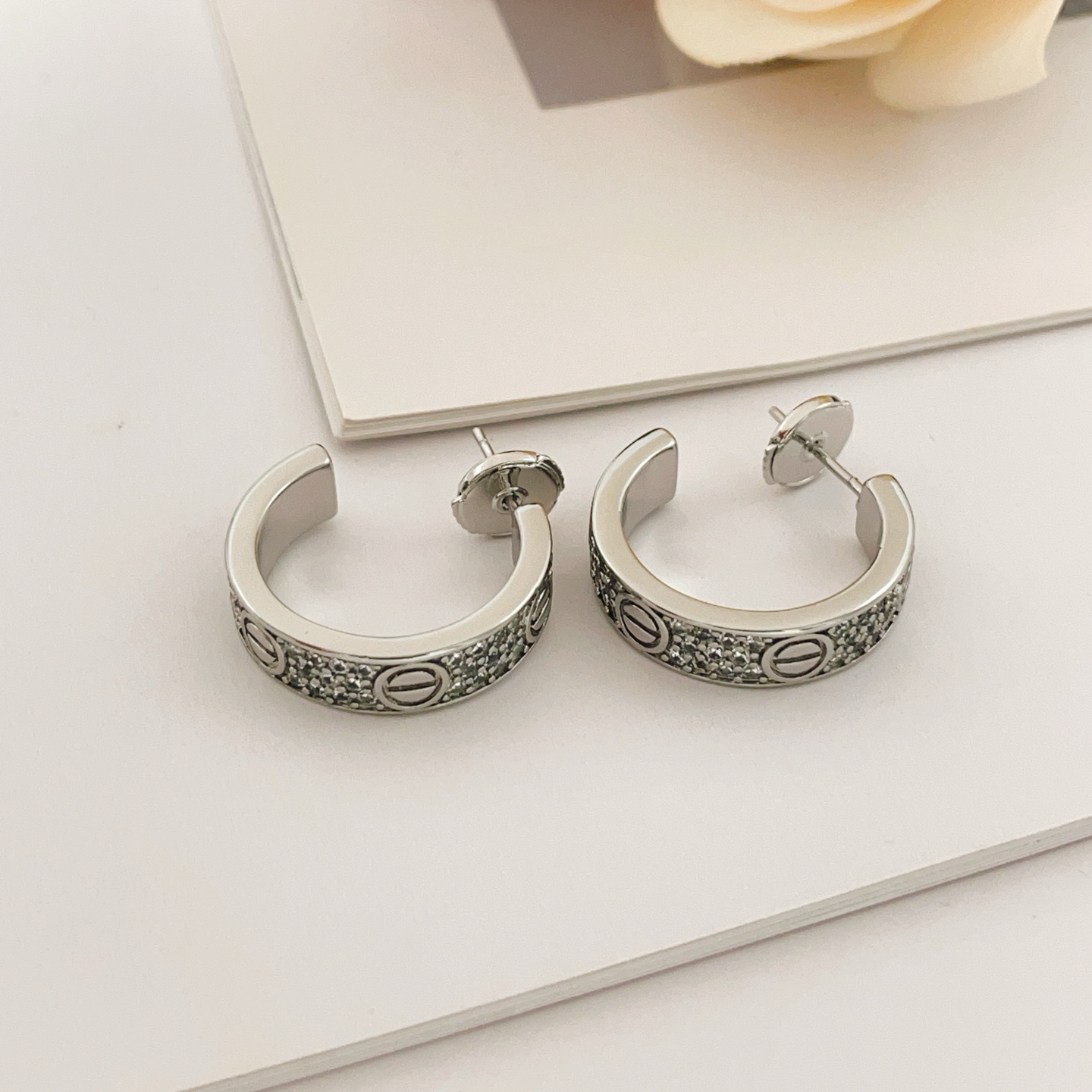 Cartier Cartie*最新款，非常的上镜‼ 设计很特别值得入手 高级手工坊系列