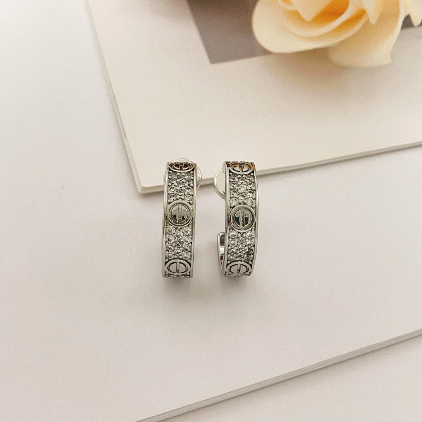 Cartier Cartie*最新款，非常的上镜‼ 设计很特别值得入手 高级手工坊系列