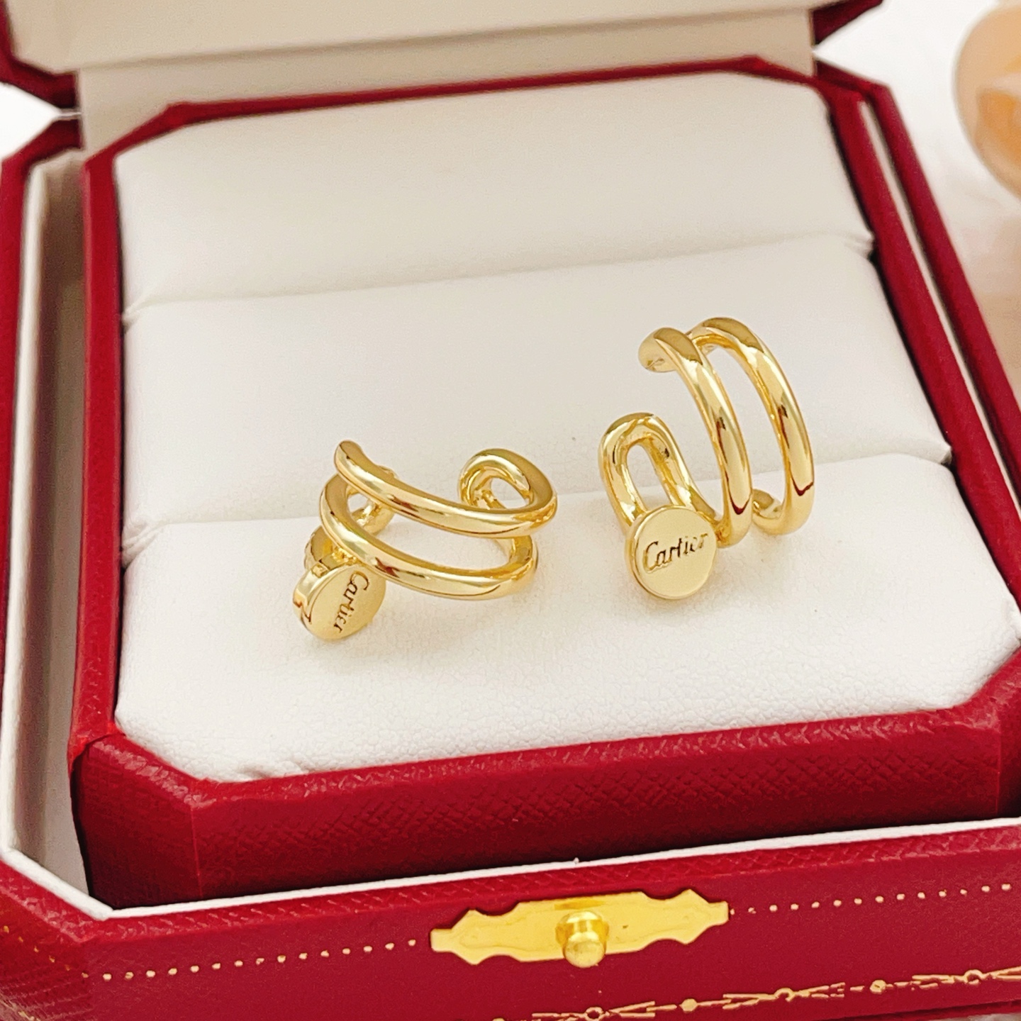 Cartier Cartier最新款卡地亚，非常的上镜‼ 设计很特别值得入手 高级手工坊系列