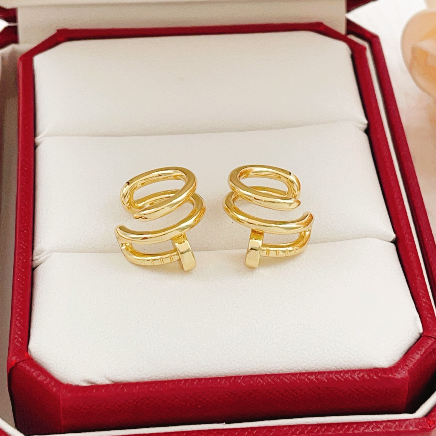 Cartier Cartier最新款卡地亚，非常的上镜‼ 设计很特别值得入手 高级手工坊系列