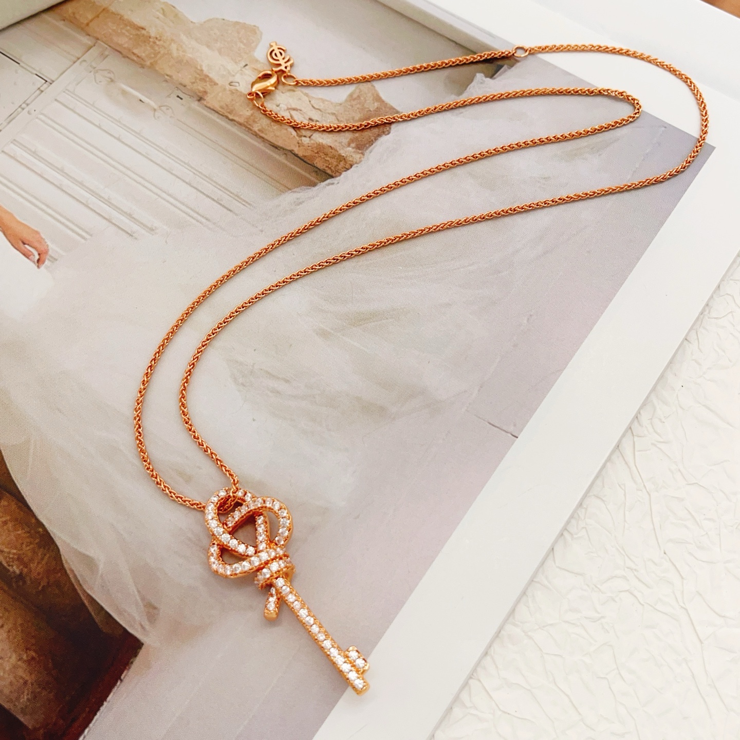 Tiffany & Co. Tiffany*帝芙尼最新款，非常的上镜‼ 设计很特别值得入手 高级手工坊系列