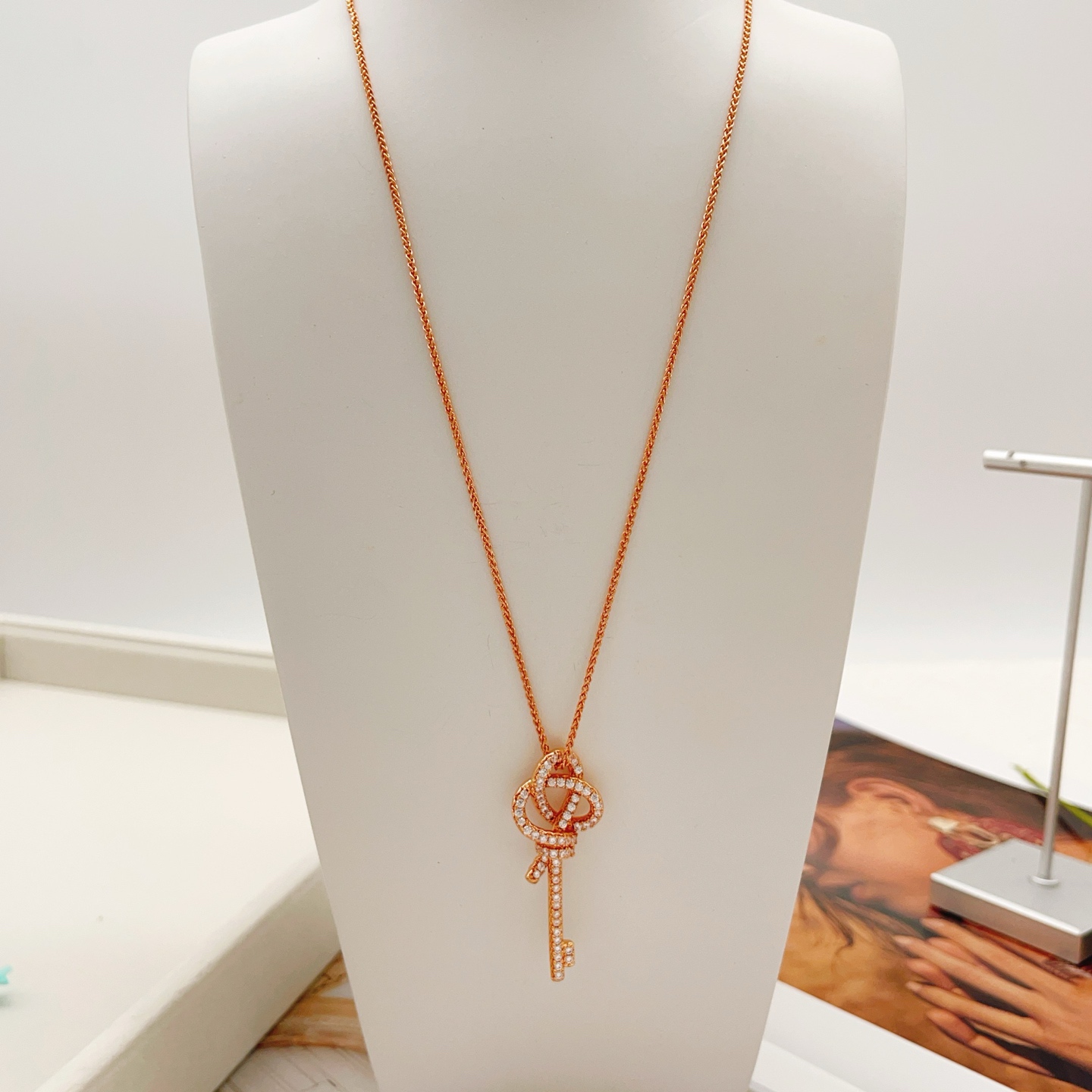 Tiffany & Co. Tiffany*帝芙尼最新款，非常的上镜‼ 设计很特别值得入手 高级手工坊系列