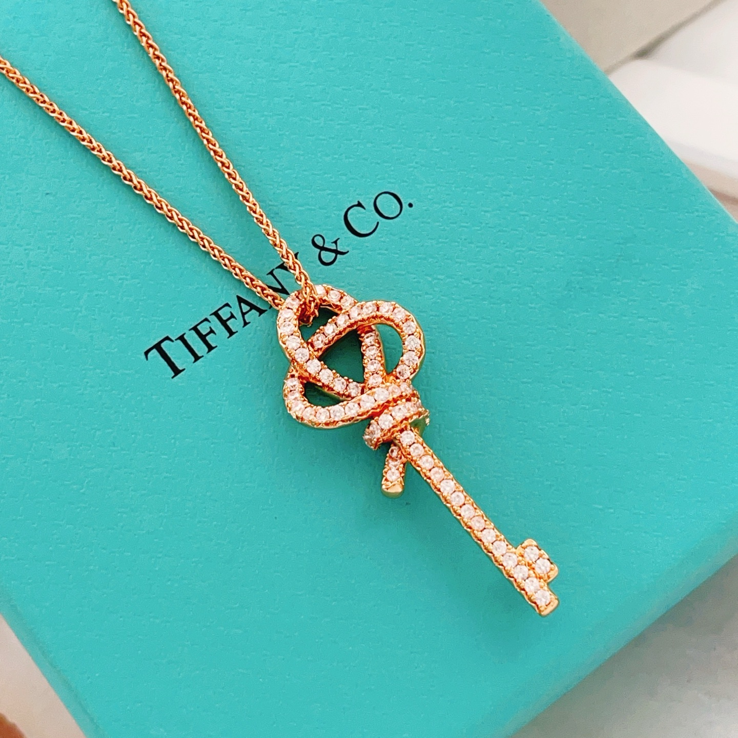 Tiffany & Co. Tiffany*帝芙尼最新款，非常的上镜‼ 设计很特别值得入手 高级手工坊系列