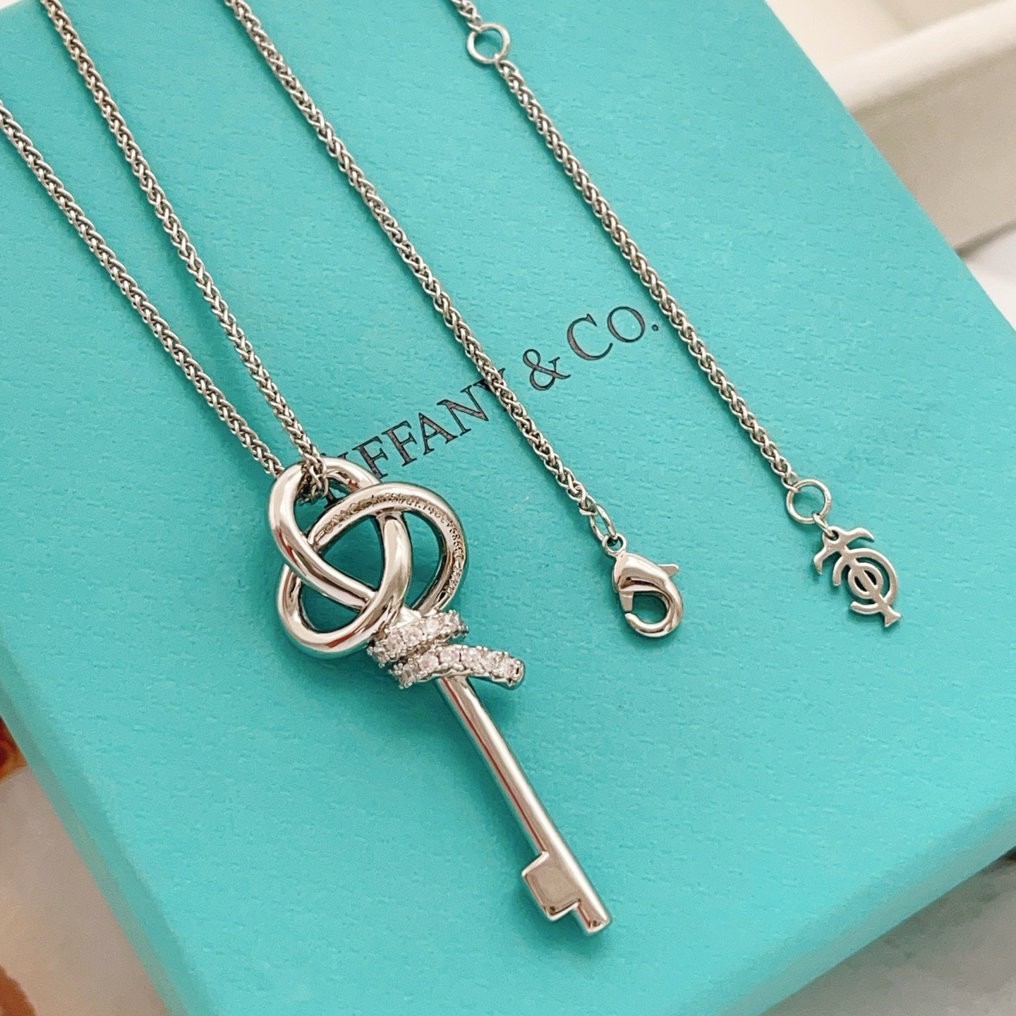 Tiffany & Co. Tiffany*帝芙尼最新款，非常的上镜‼ 设计很特别值得入手 高级手工坊系列