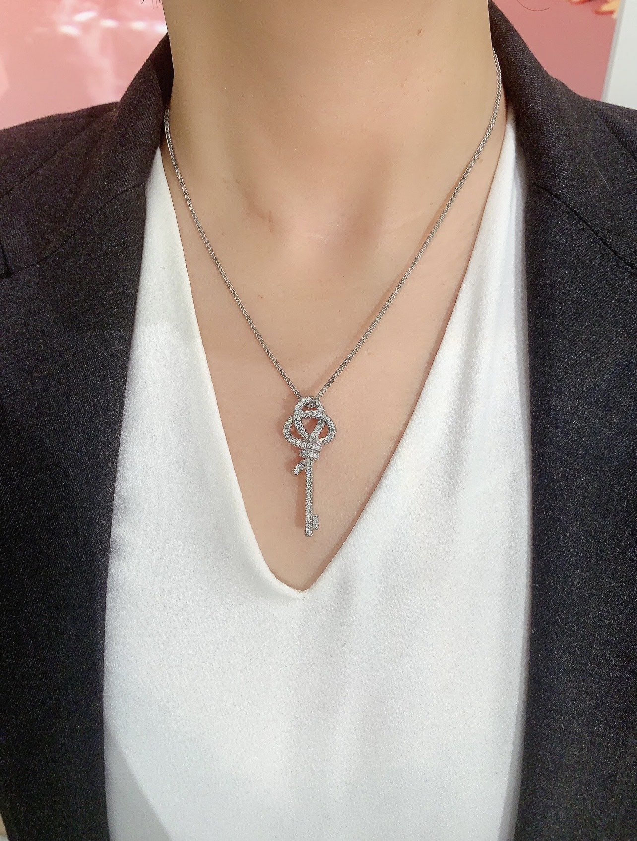 Tiffany & Co. Tiffany*帝芙尼最新款，非常的上镜‼ 设计很特别值得入手 高级手工坊系列