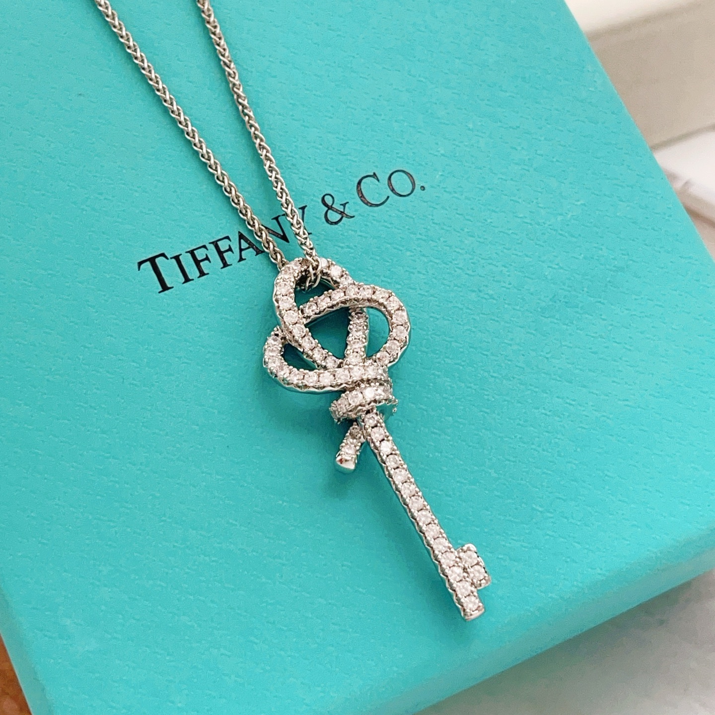 Tiffany & Co. Tiffany*帝芙尼最新款，非常的上镜‼ 设计很特别值得入手 高级手工坊系列