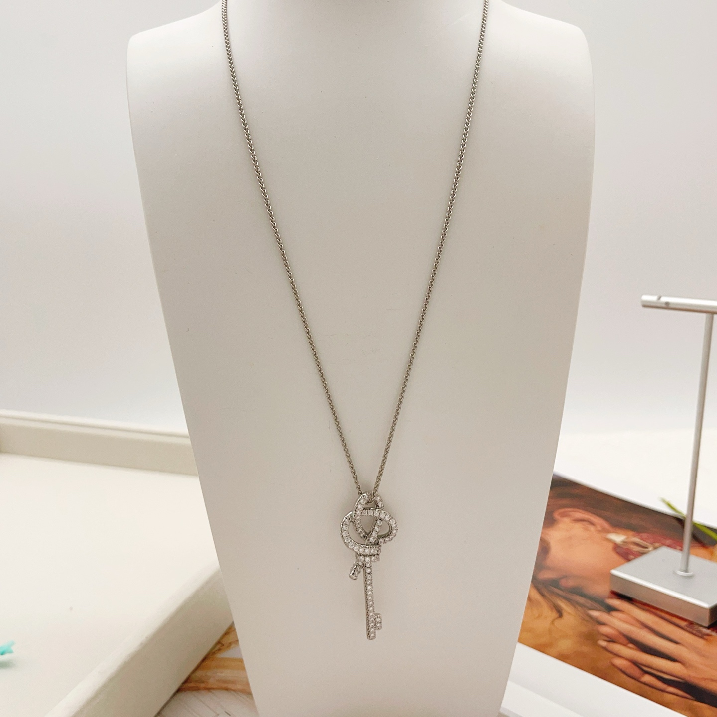Tiffany & Co. Tiffany*帝芙尼最新款，非常的上镜‼ 设计很特别值得入手 高级手工坊系列
