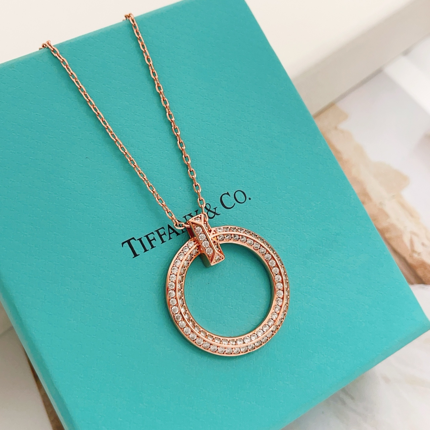 Tiffany & Co. Tiffany*帝芙尼最新款，非常的上镜‼ 设计很特别值得入手 高级手工坊系列