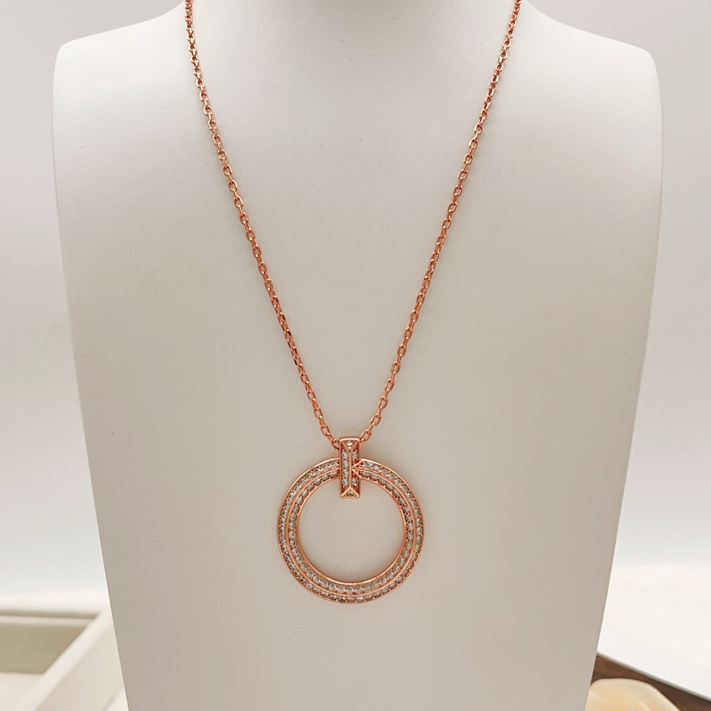 Tiffany & Co. Tiffany*帝芙尼最新款，非常的上镜‼ 设计很特别值得入手 高级手工坊系列