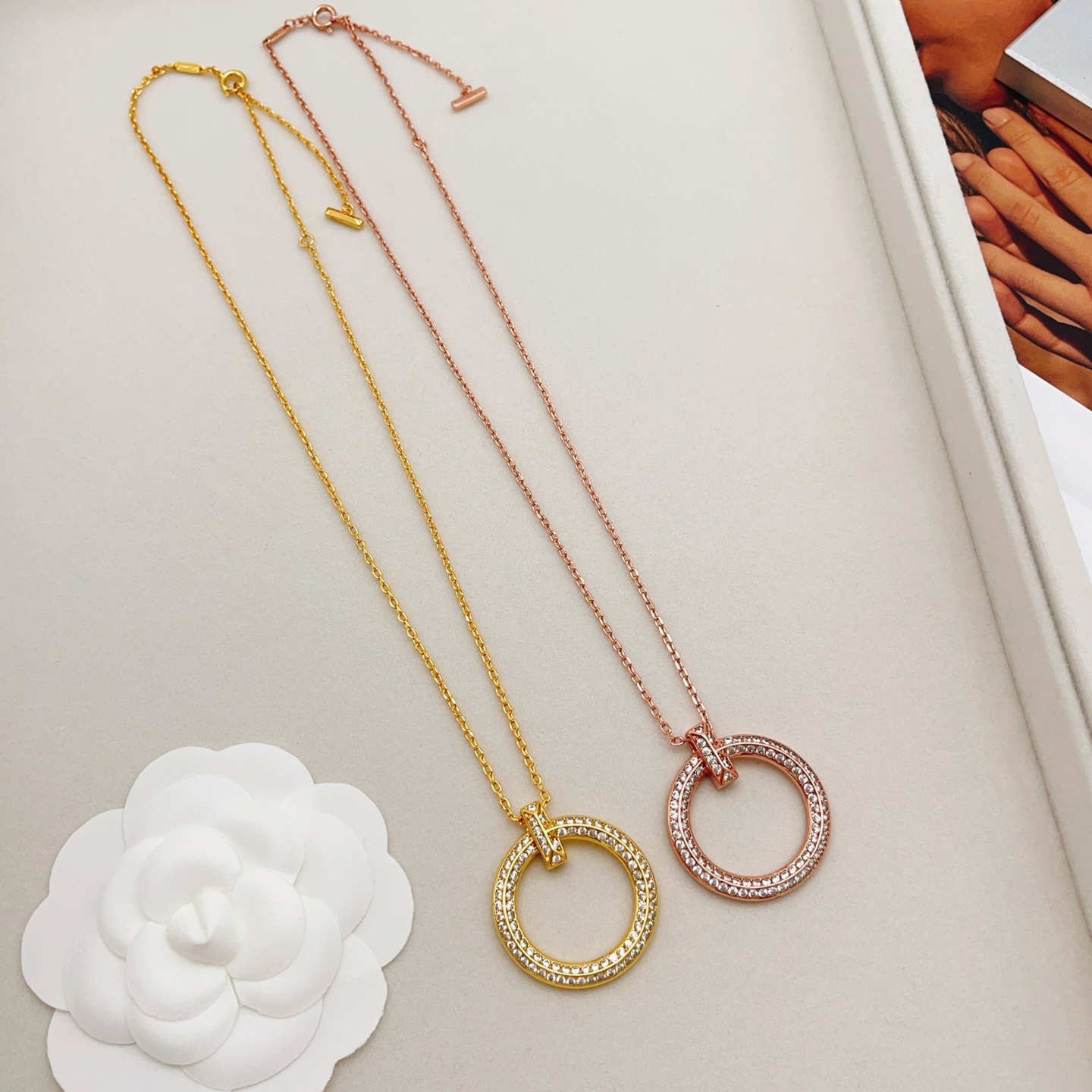 Tiffany & Co. Tiffany*帝芙尼最新款，非常的上镜‼ 设计很特别值得入手 高级手工坊系列