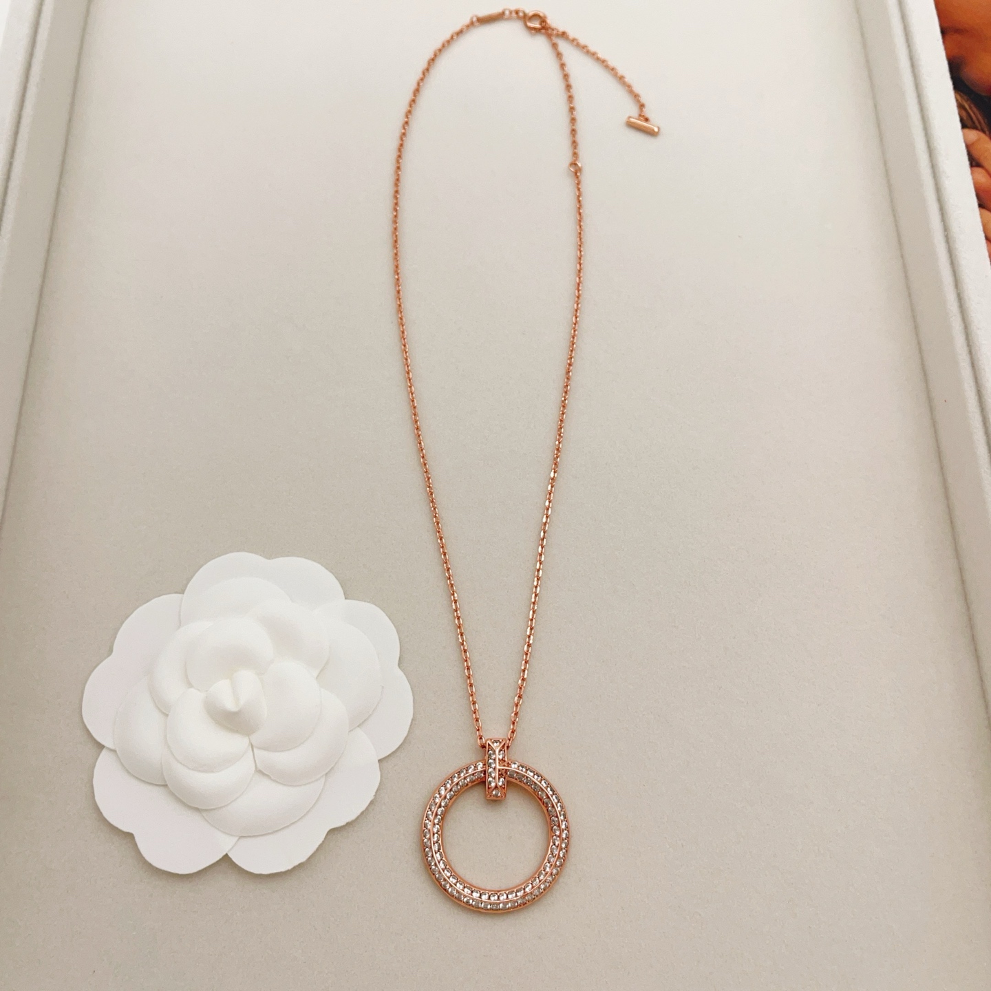 Tiffany & Co. Tiffany*帝芙尼最新款，非常的上镜‼ 设计很特别值得入手 高级手工坊系列