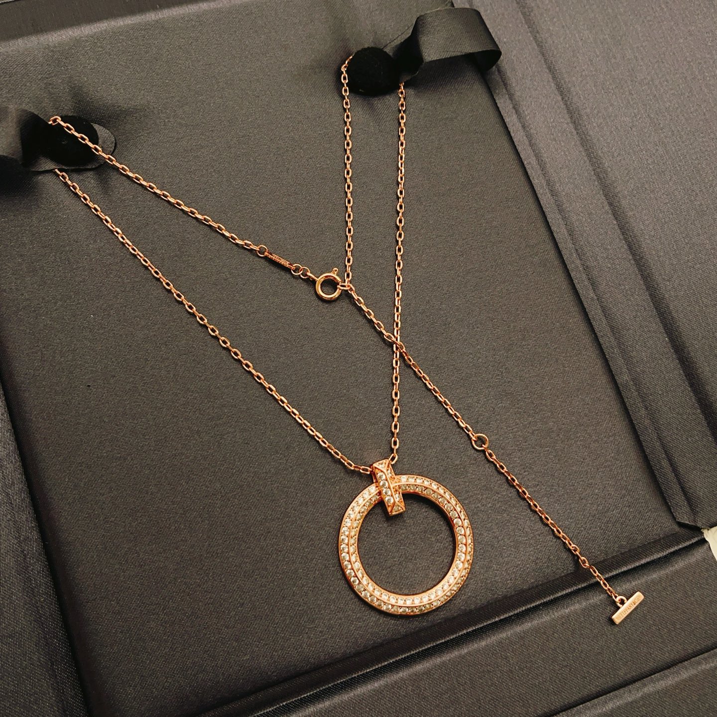Tiffany & Co. Tiffany*帝芙尼最新款，非常的上镜‼ 设计很特别值得入手 高级手工坊系列