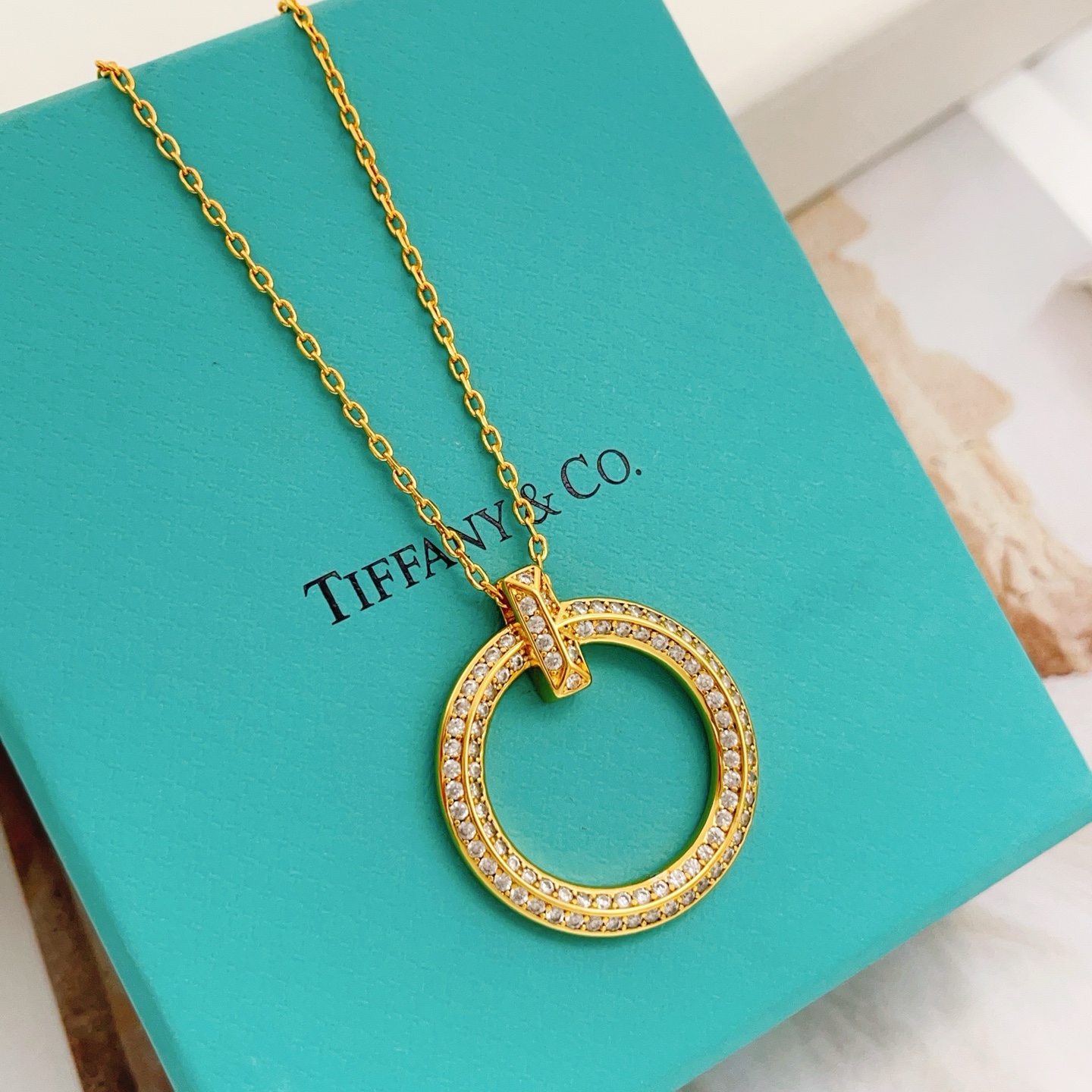 Tiffany & Co. Tiffany*帝芙尼最新款，非常的上镜‼ 设计很特别值得入手 高级手工坊系列